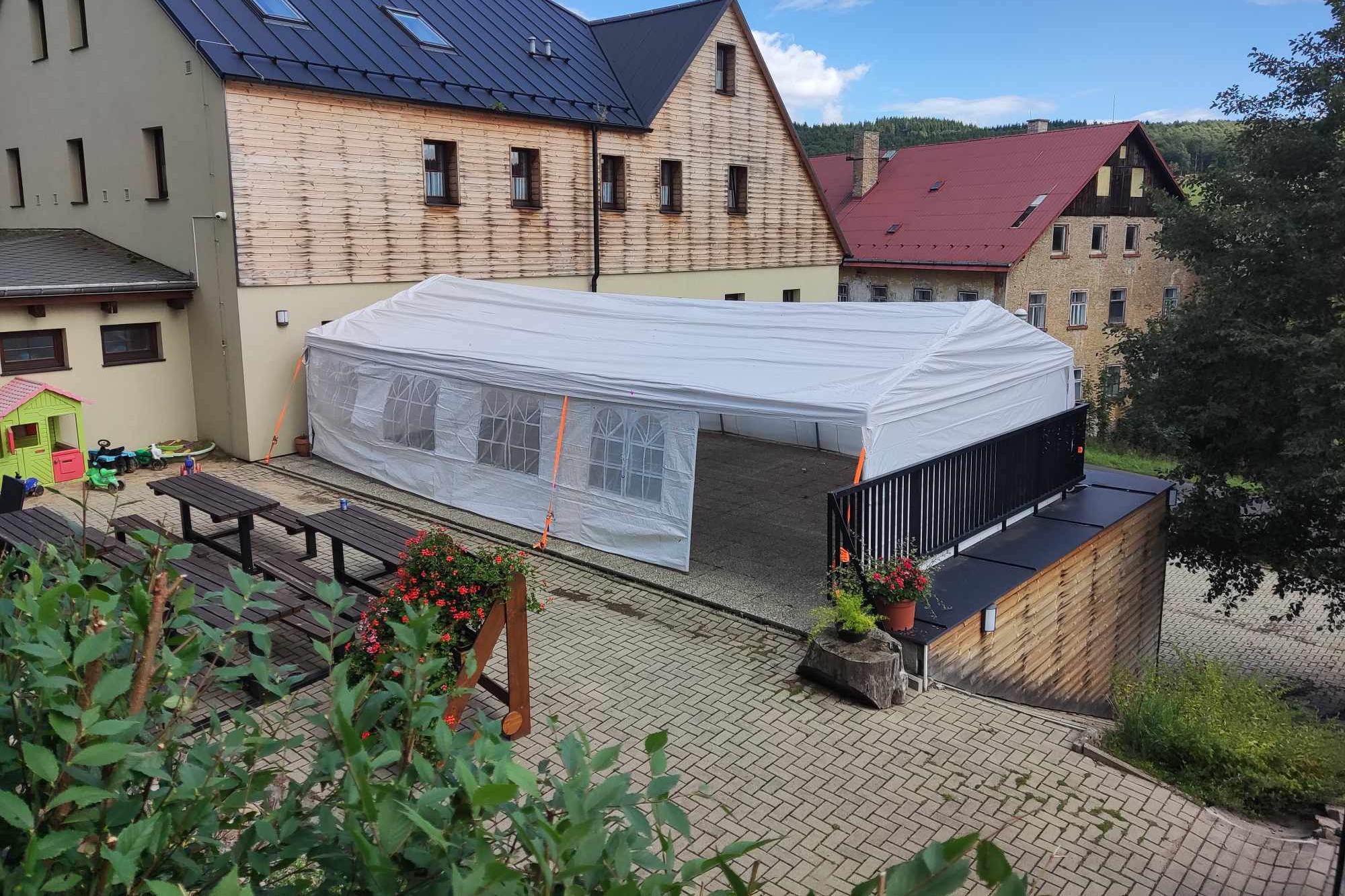 Daniel Marek - pronájem párty stanů