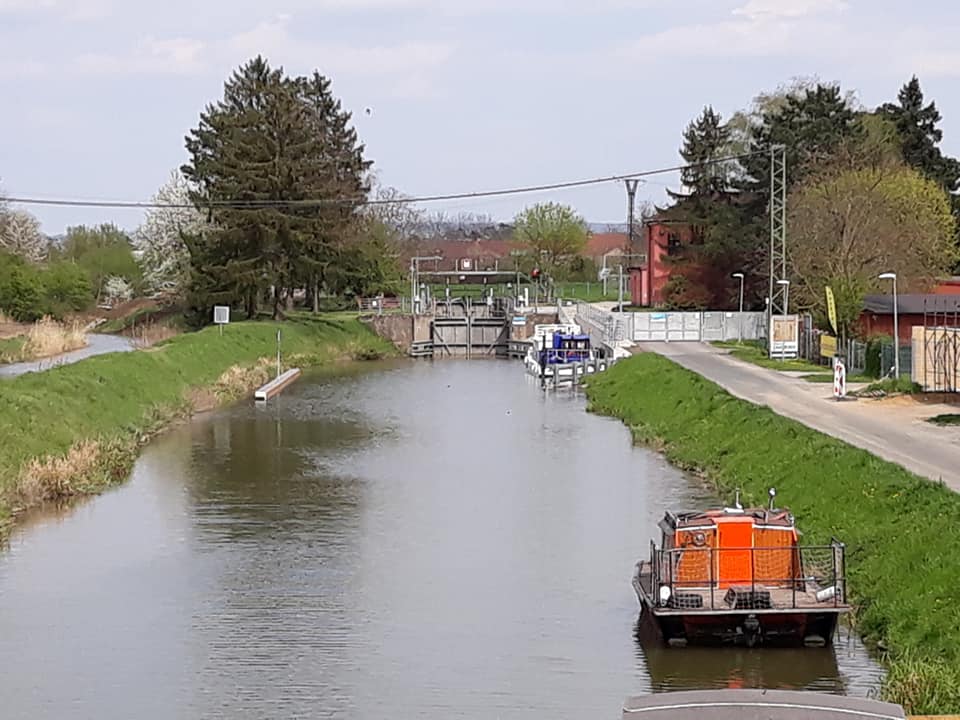 Plavební komora Veselí nad Moravou foto 1