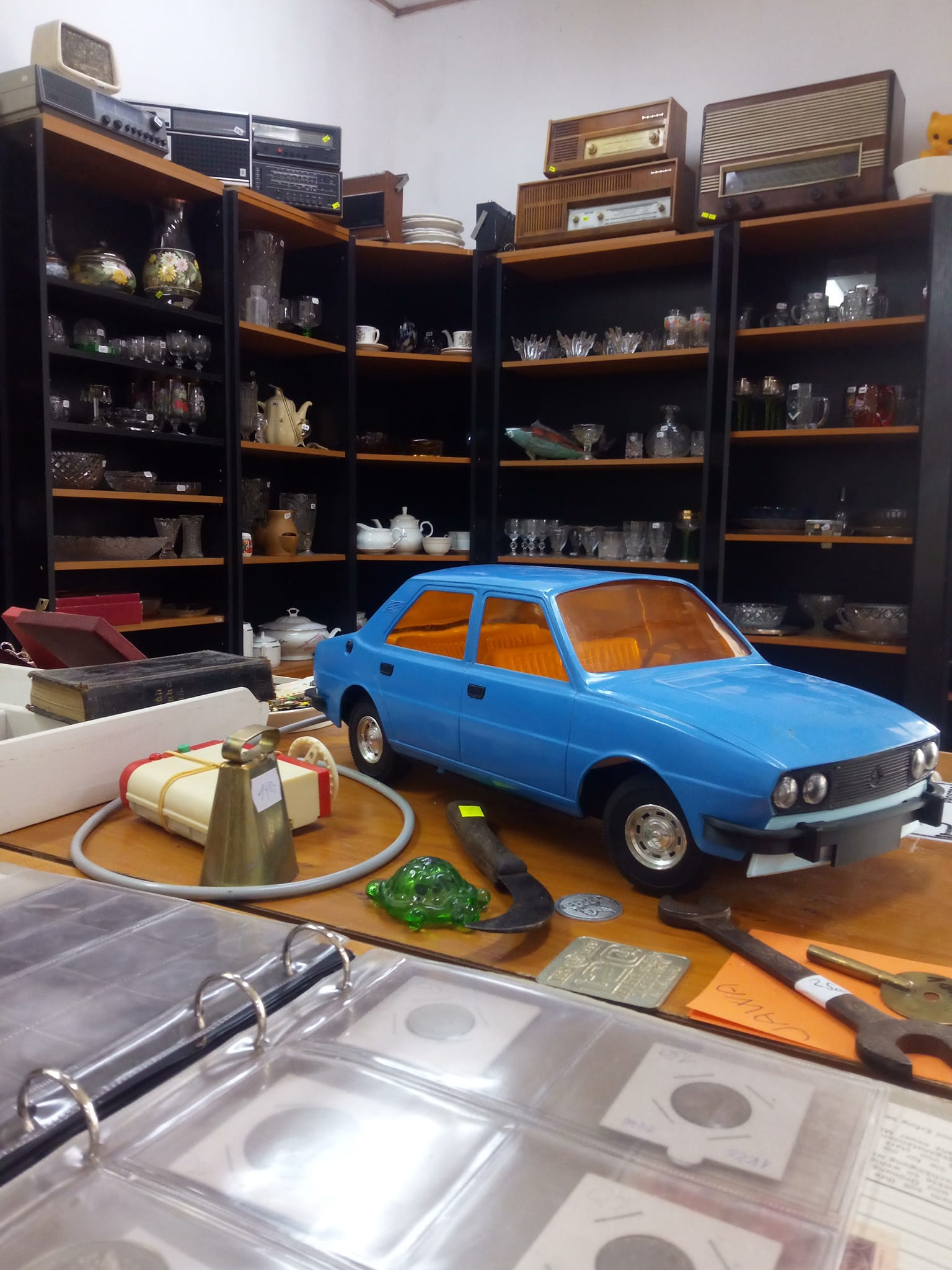 Retro bazar P.F foto 2