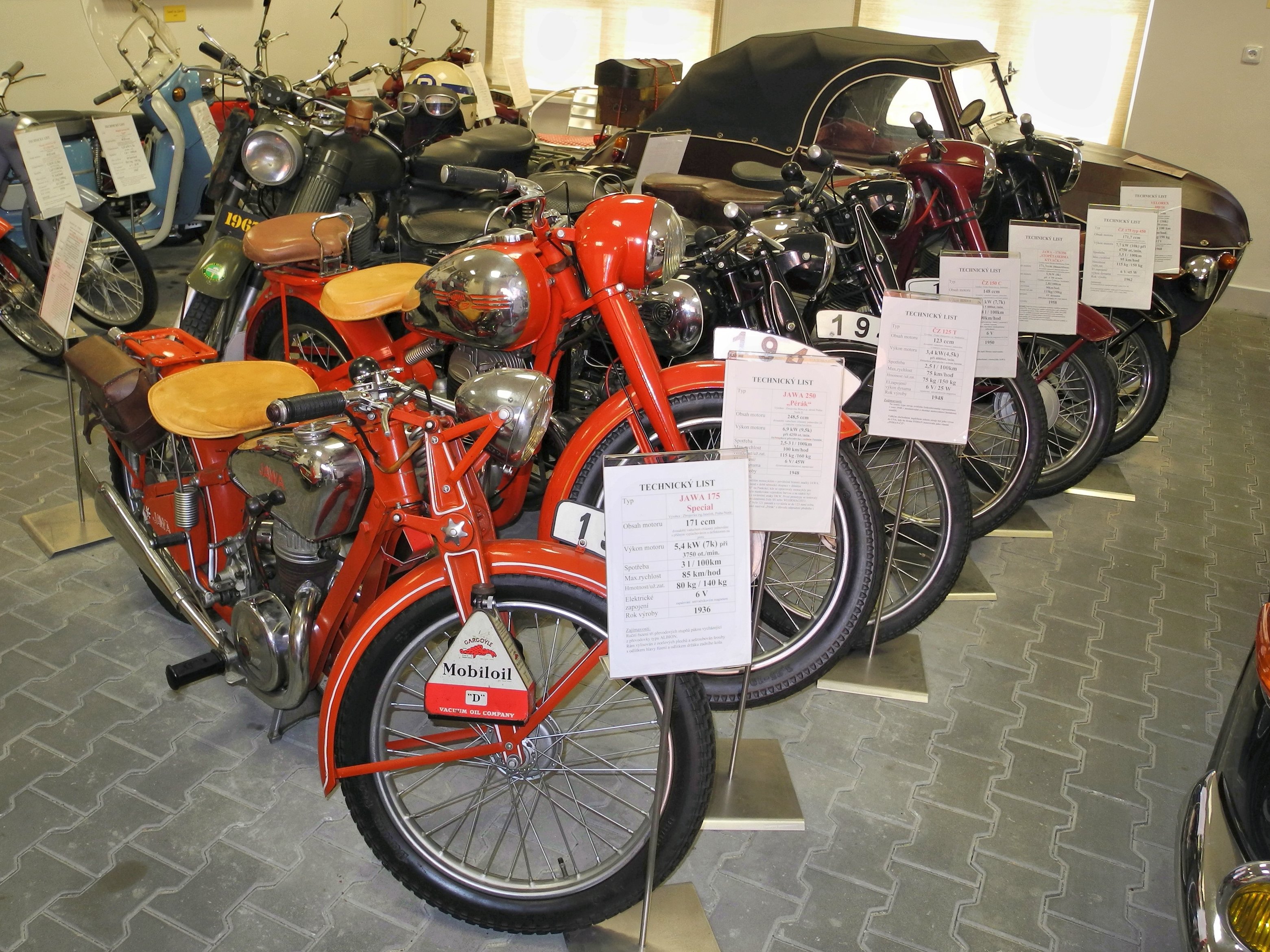 Muzeum historických vozidel foto 3