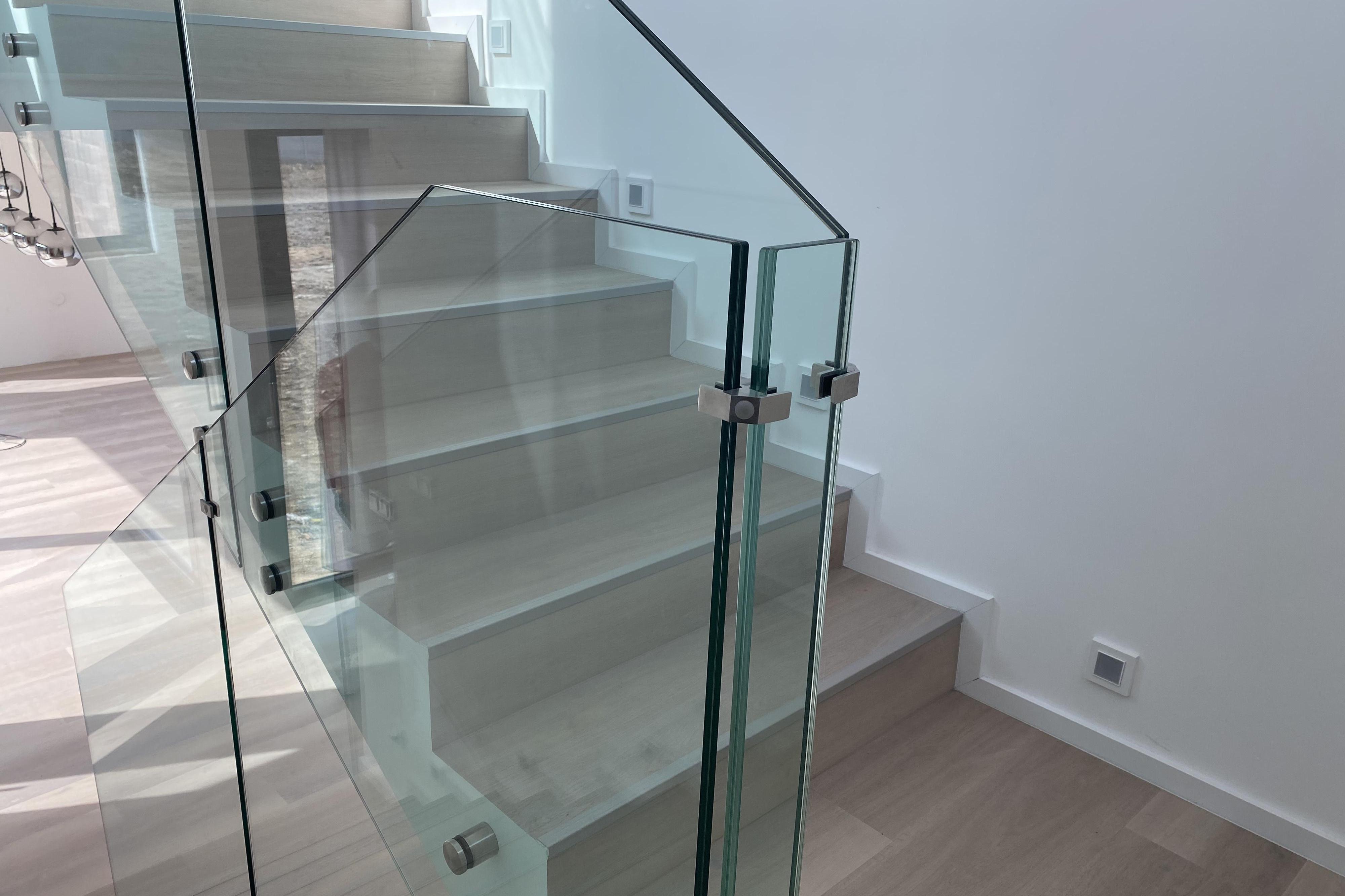 MO-GLASS PROJECTS s.r.o.