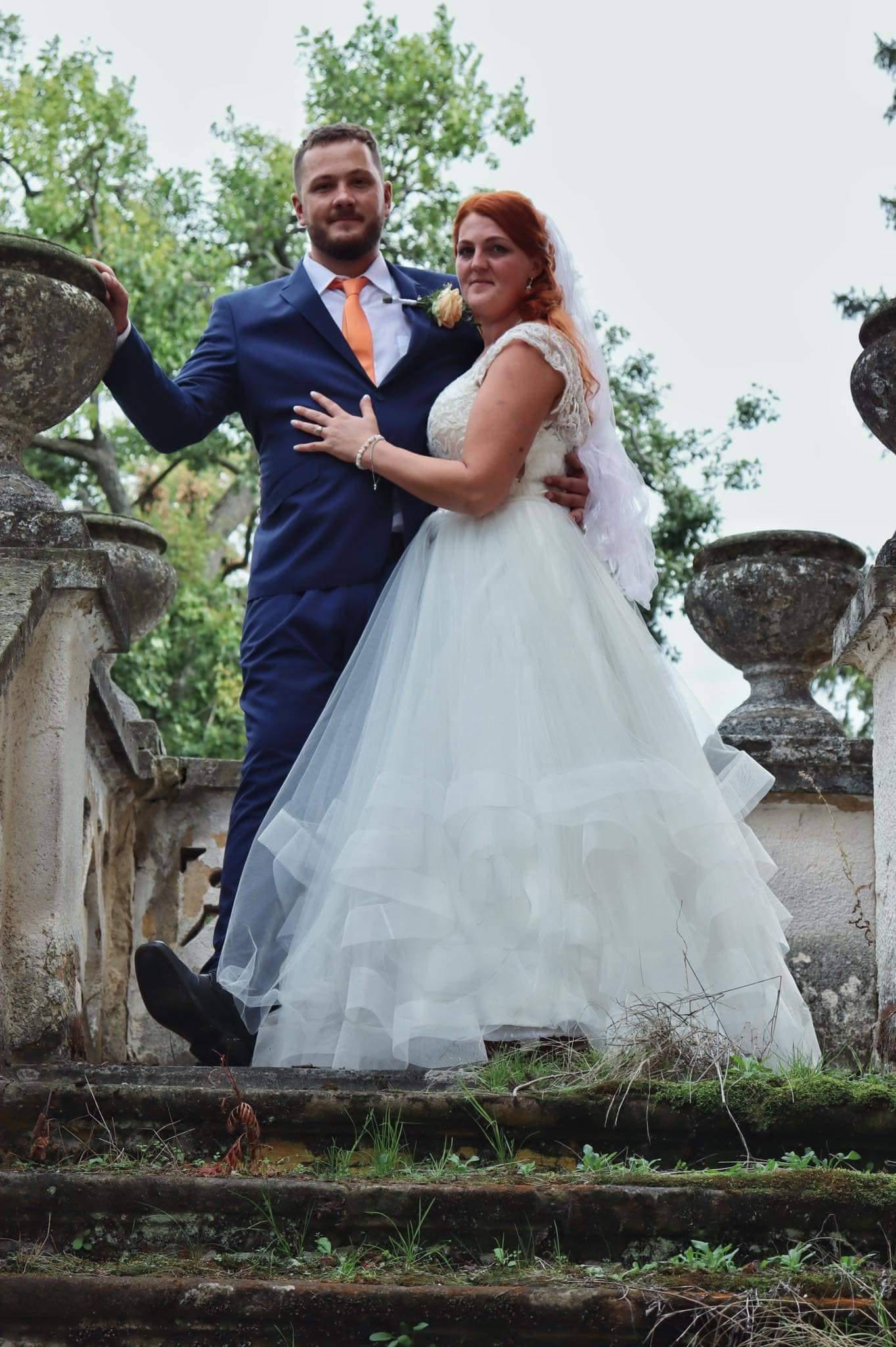 Půjčovna svatebních a společenských šatů - Jolana Hošková foto 1