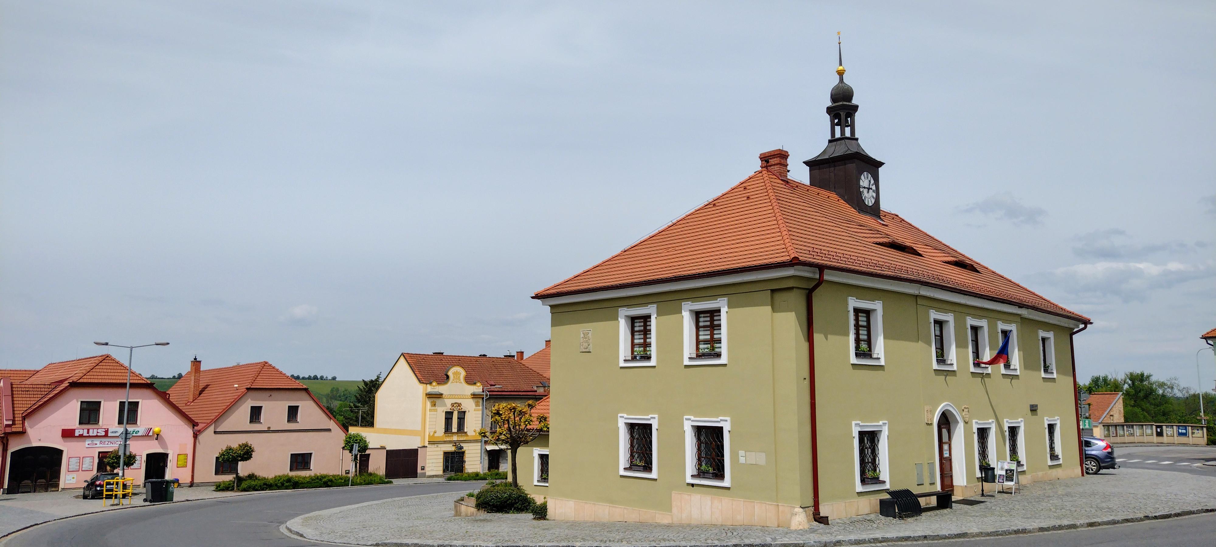 Luže - městský úřad foto 5