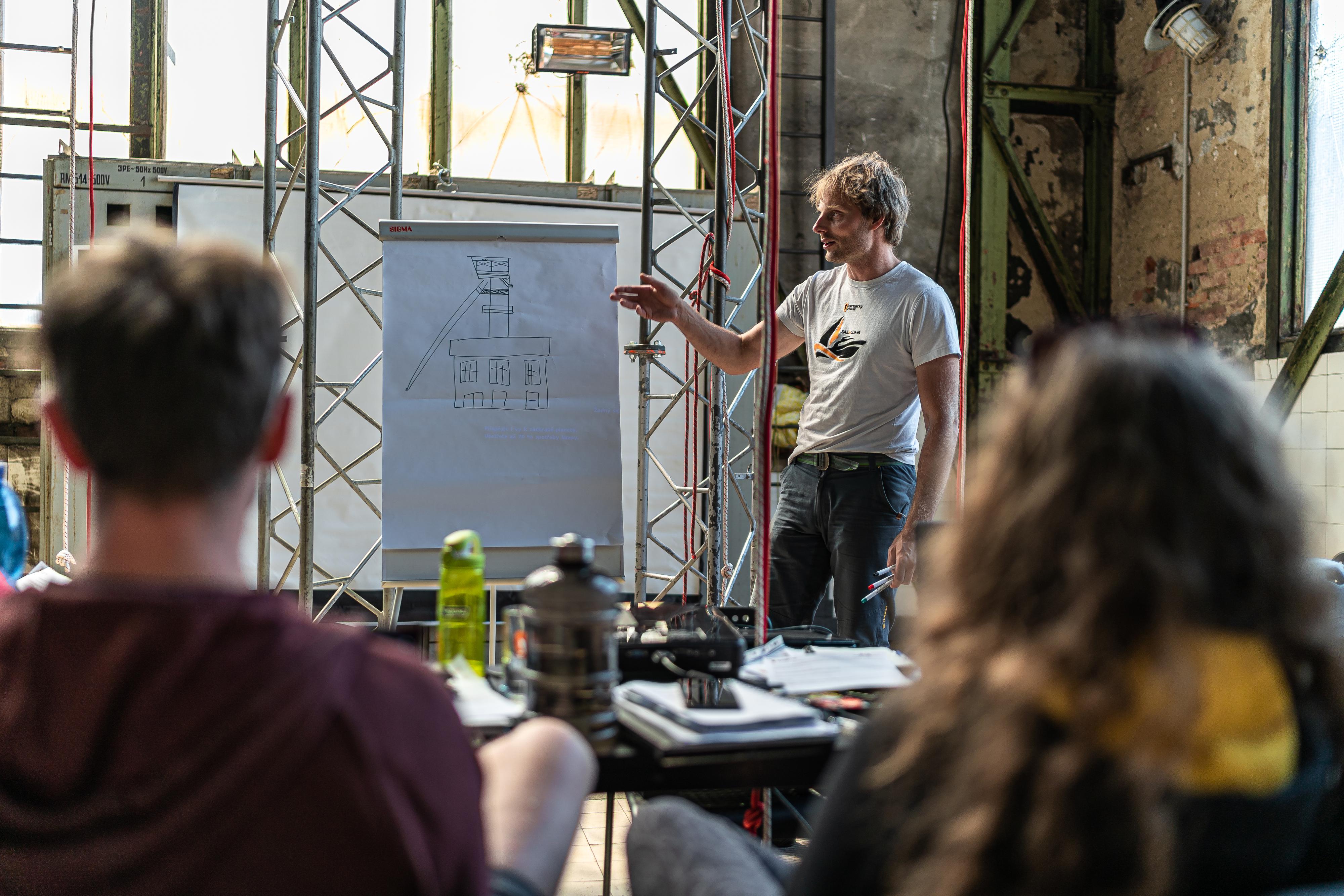 Poradenství v oblasti bezpečnosti práce ve výškách