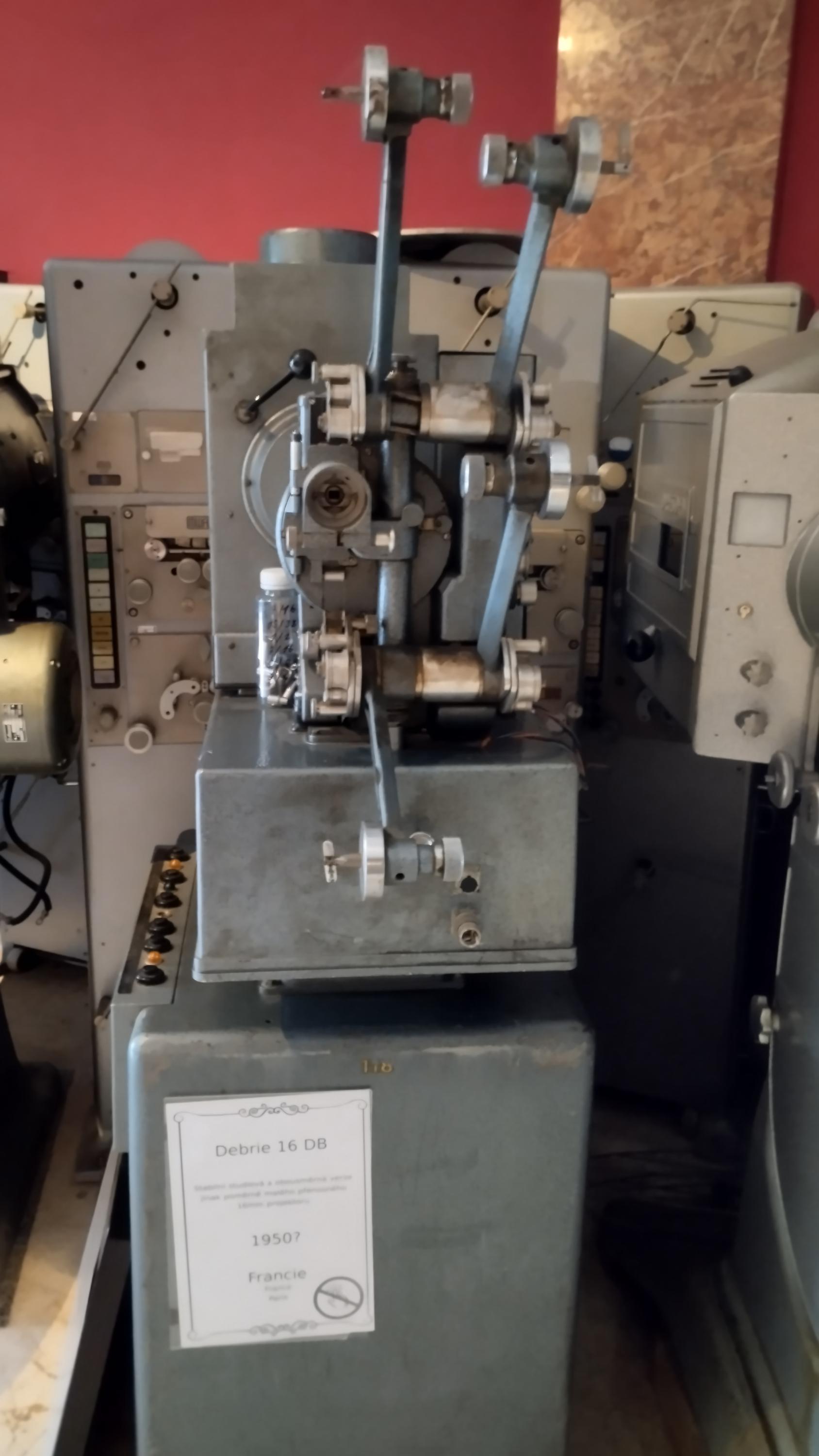 Galerie promítaček - audiovizuální techniky foto 4
