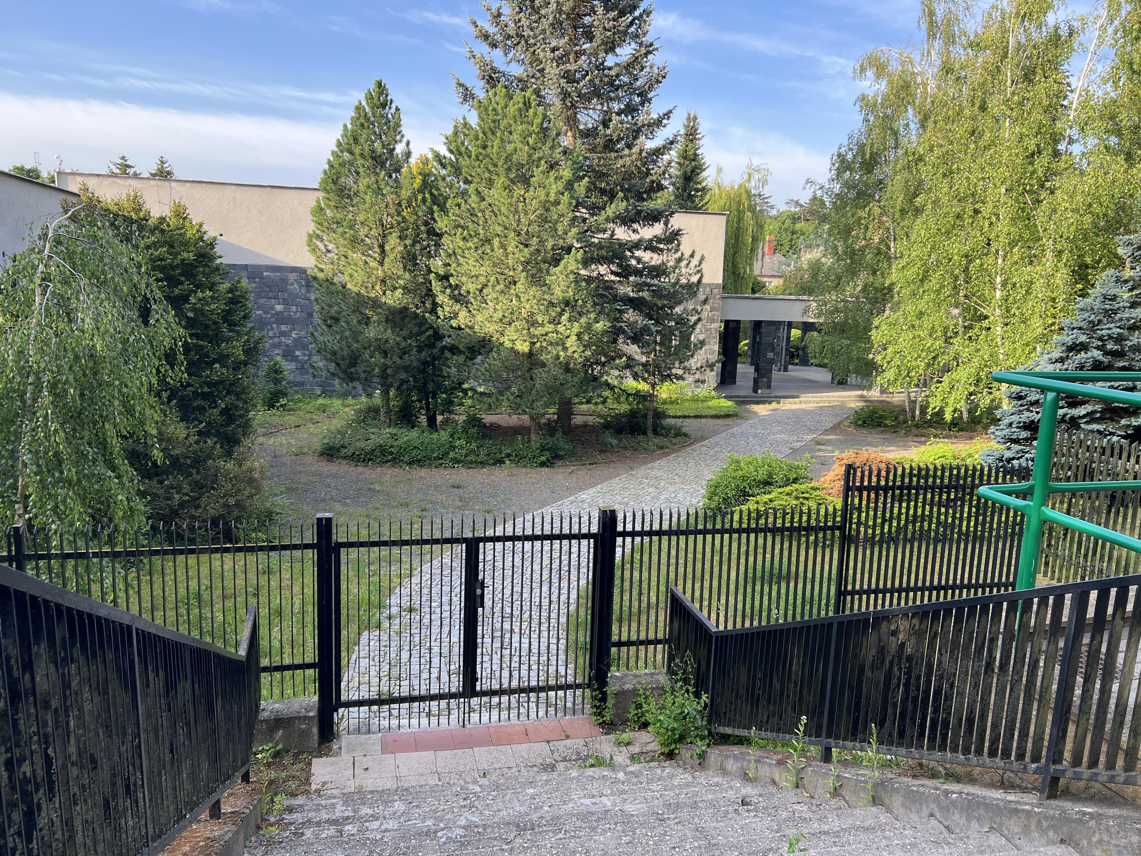 Pohřební služba u hřbitova Jan Blahut Lysá nad Labem foto 2