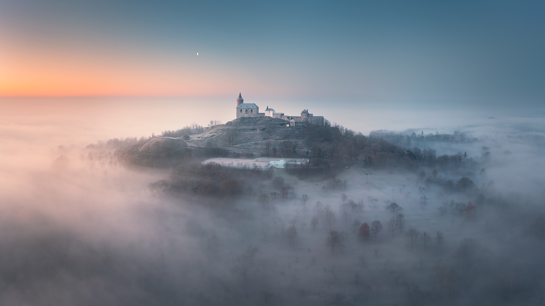 Státní hrad Kunětická hora foto 2