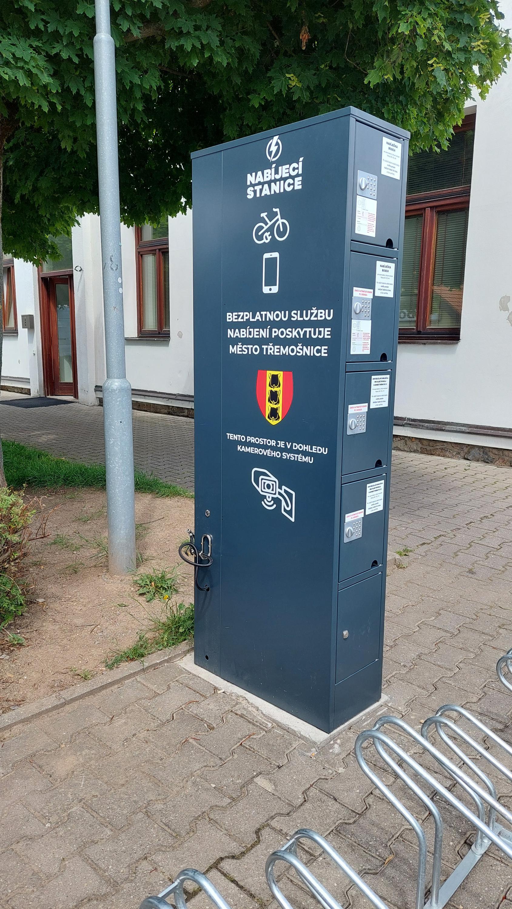 Nabíjecí stanice pro elektrokola a mobilní zařízení foto 3