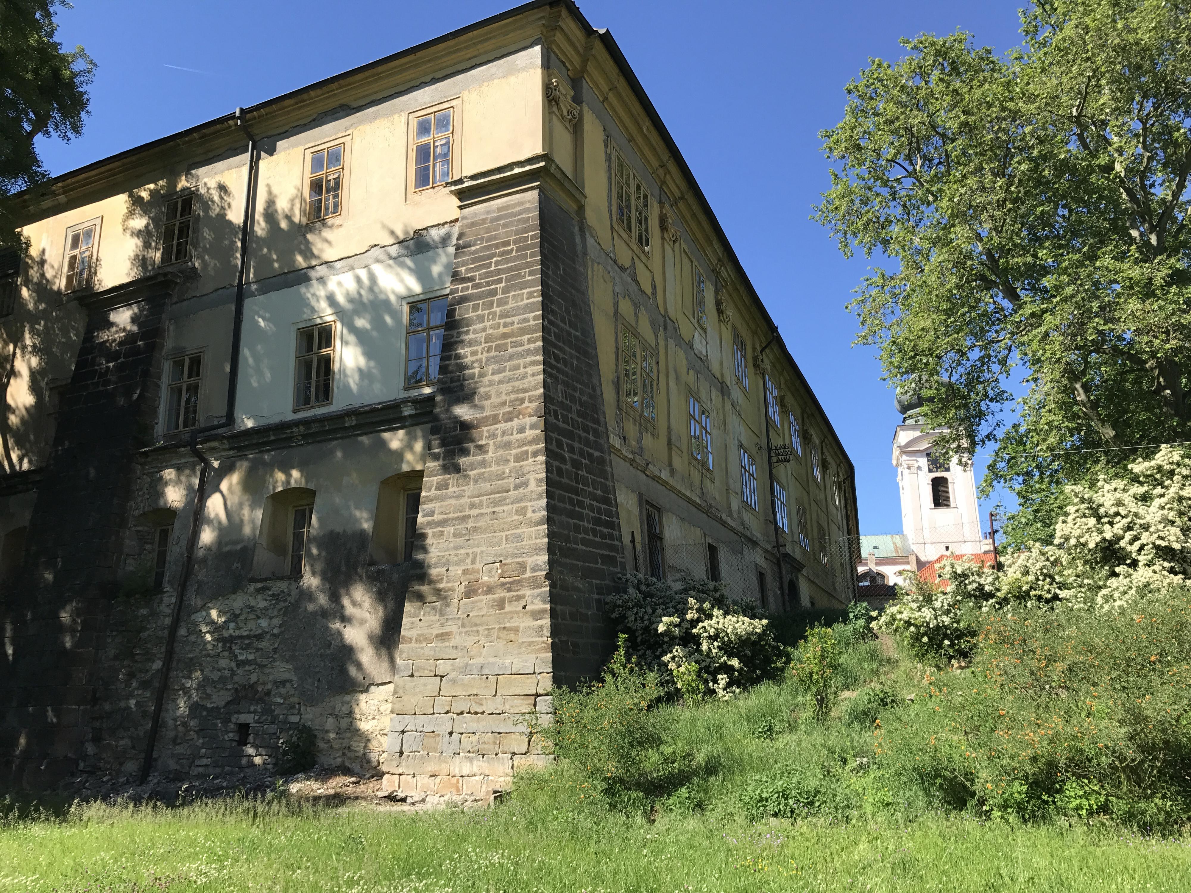 Klášter sester premonstrátek v Doksanech