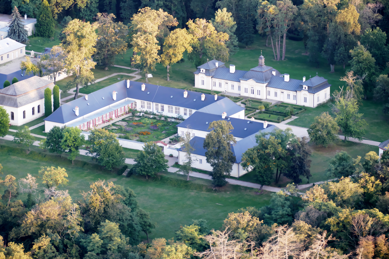 ZÁMEK BON REPOS, spol. s r.o. foto 5