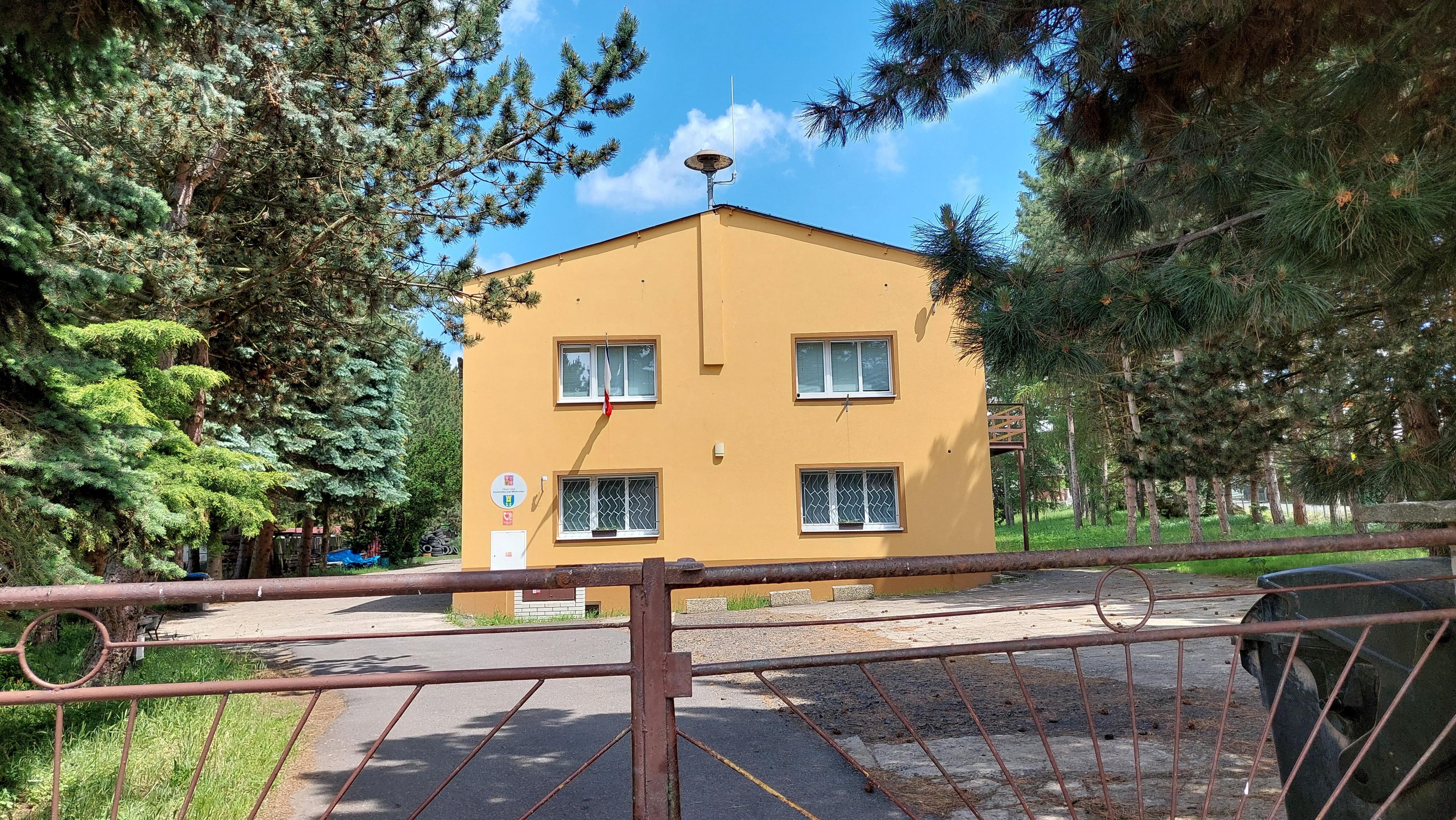 Kostomlaty pod Milešovkou - obecní úřad foto 3