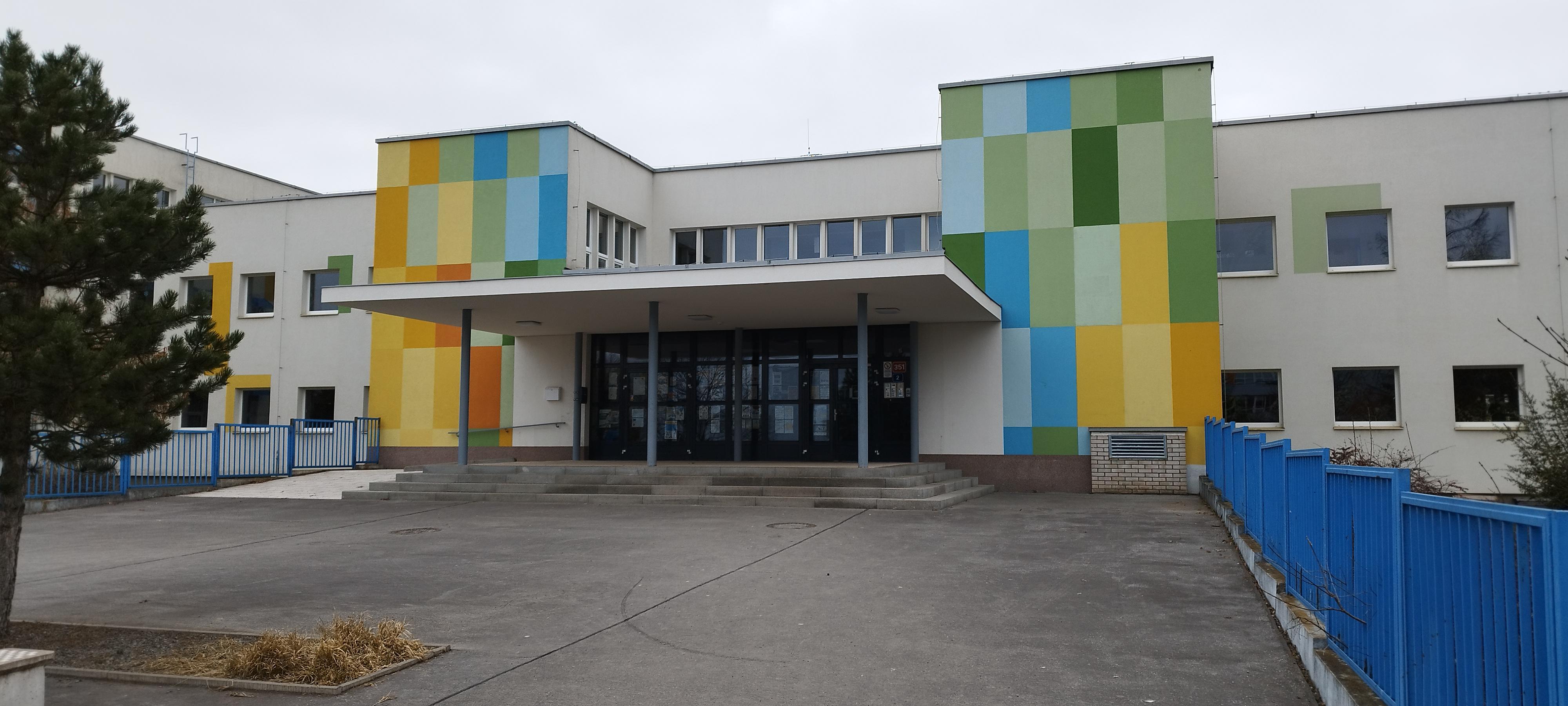 ZŠ Praha-Petrovice, Dopplerova foto 5