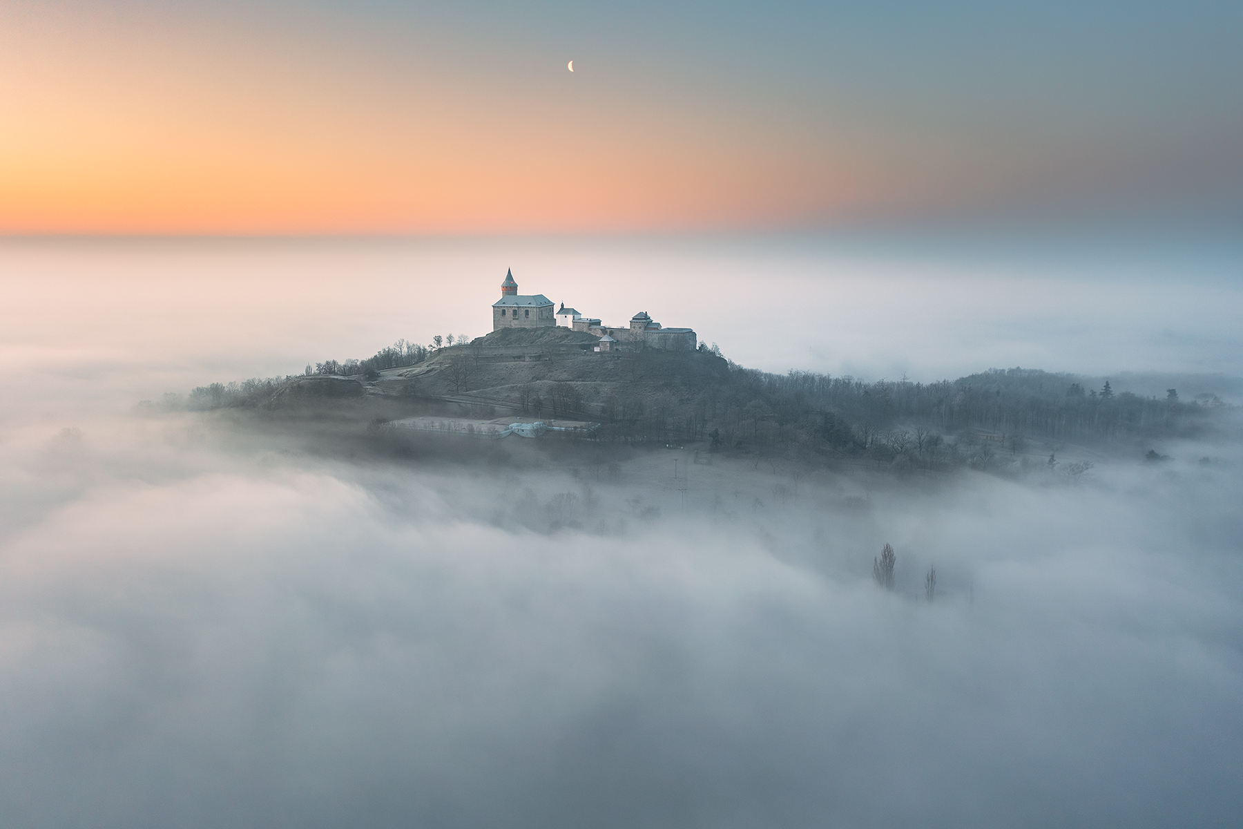 Státní hrad Kunětická hora foto 2