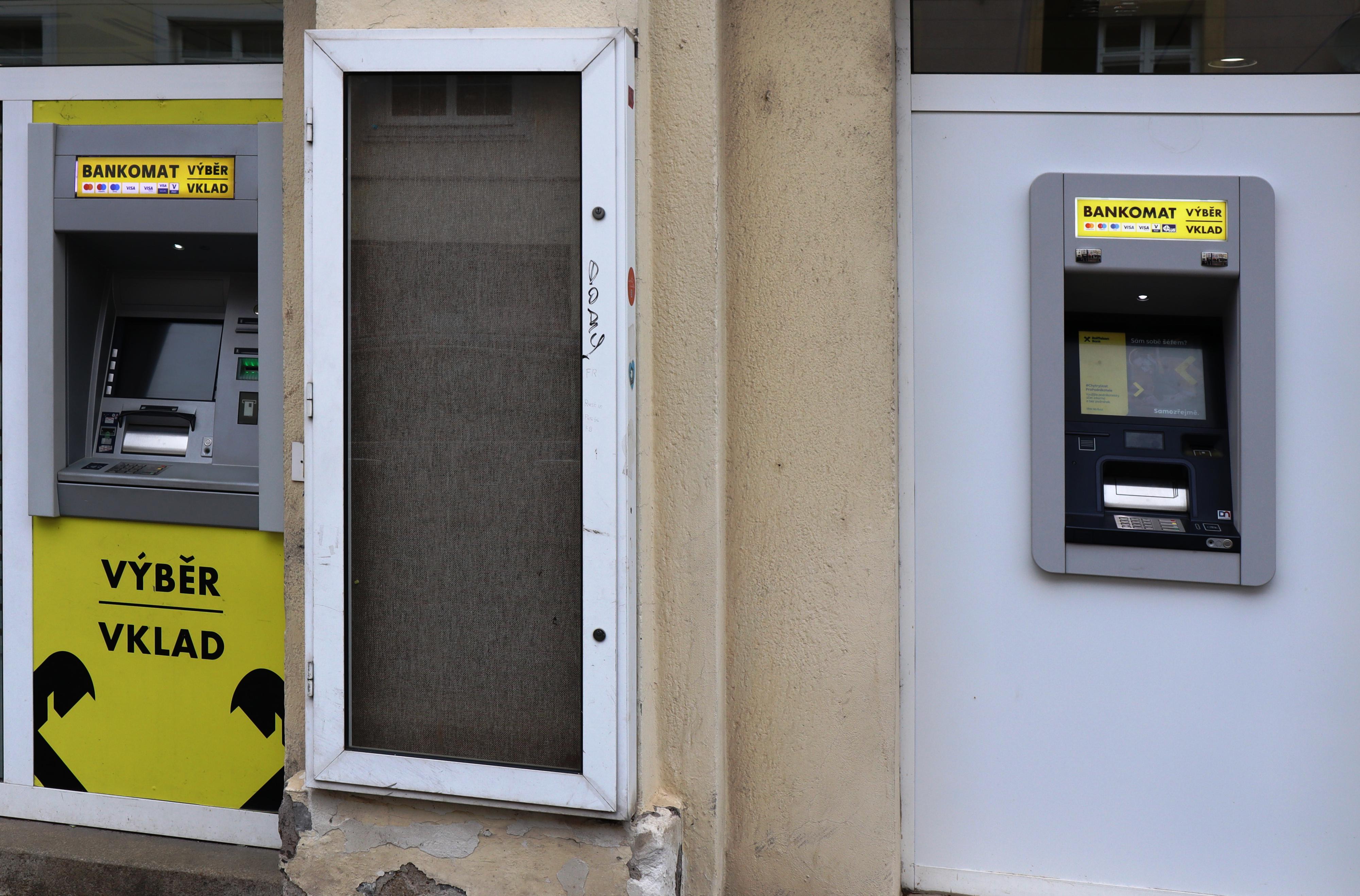 Raiffeisenbank - bankomat foto 1