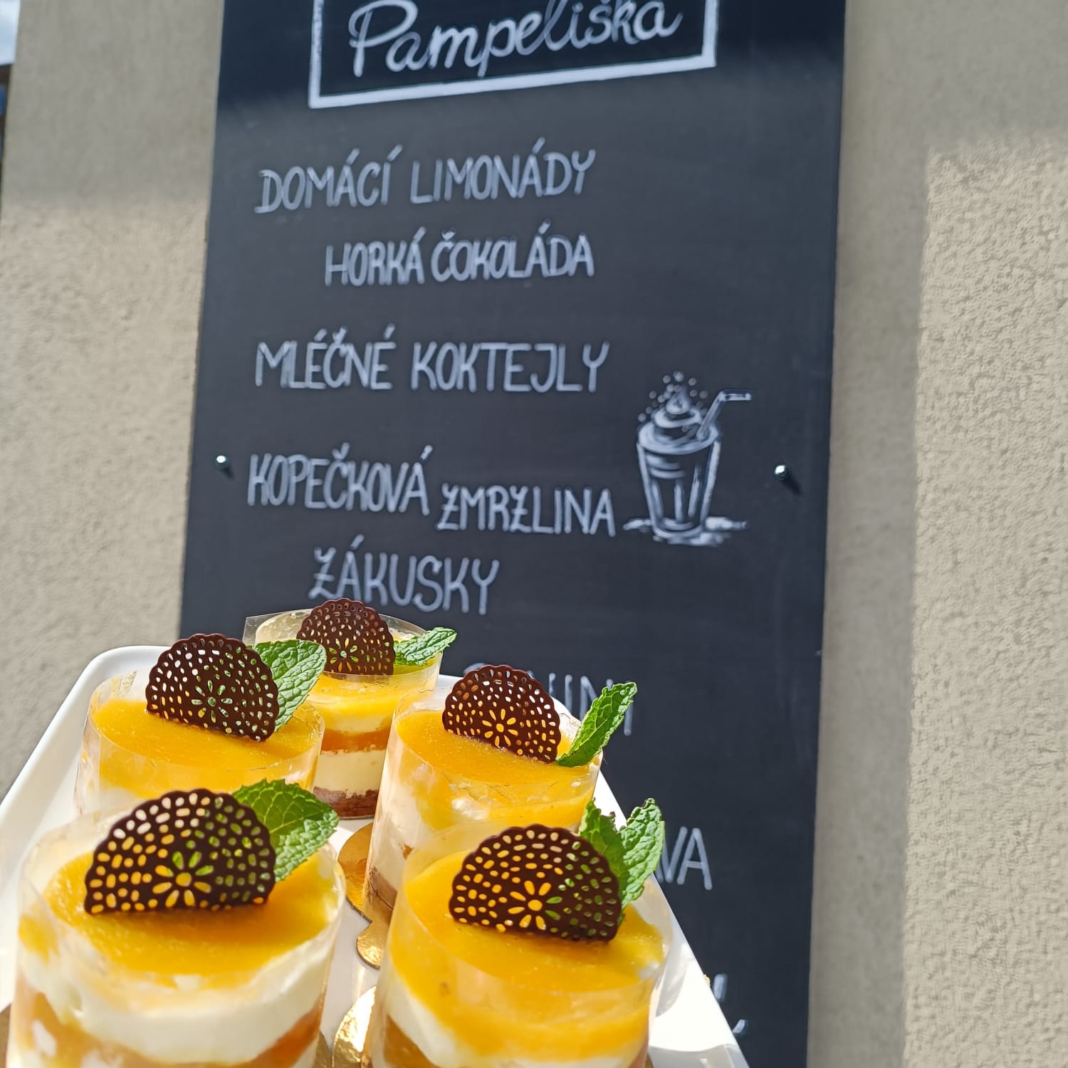 Kavárna a cukrárna Pampeliška foto 3