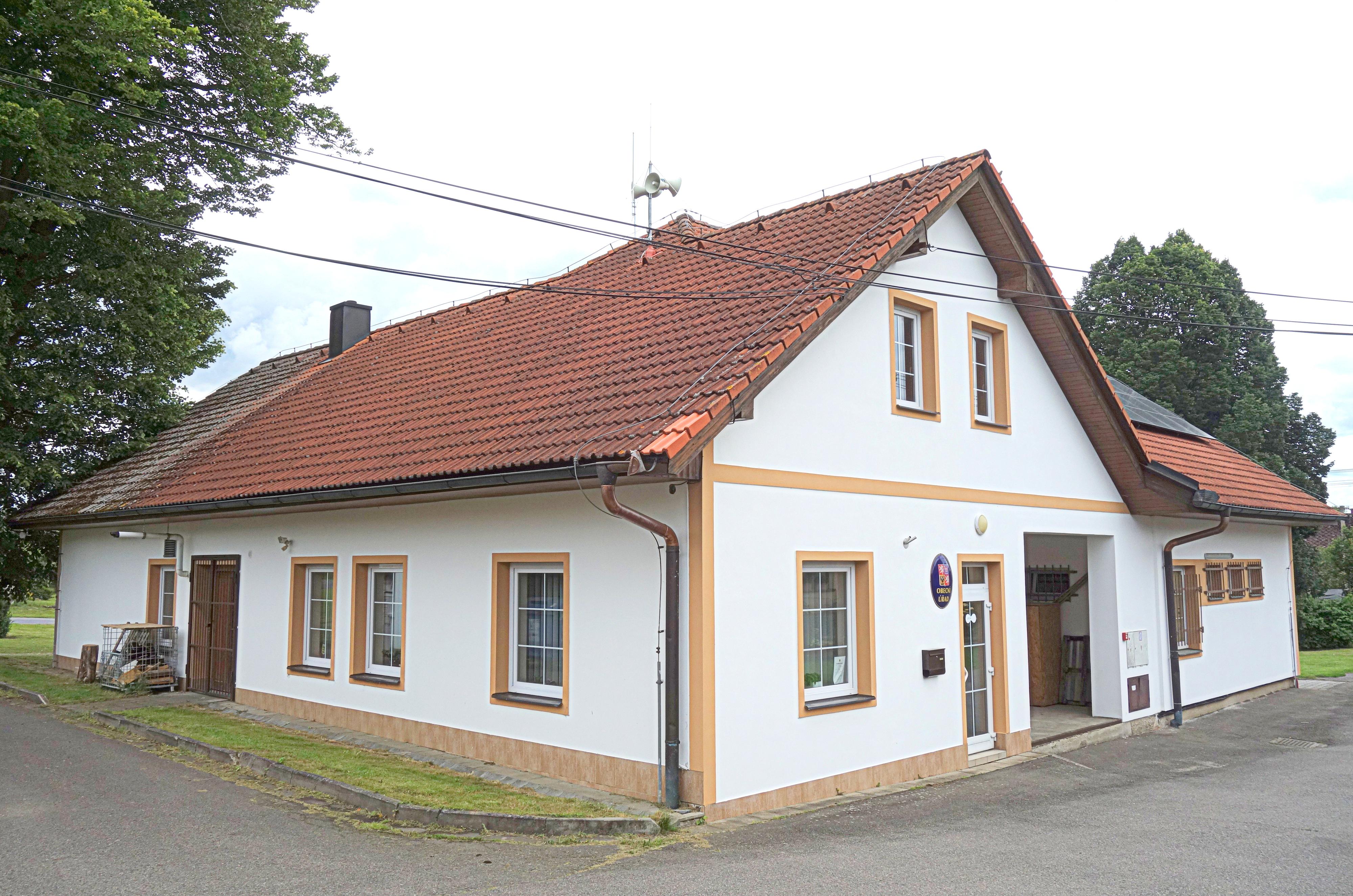 Březí nad Oslavou - obecní úřad foto 2