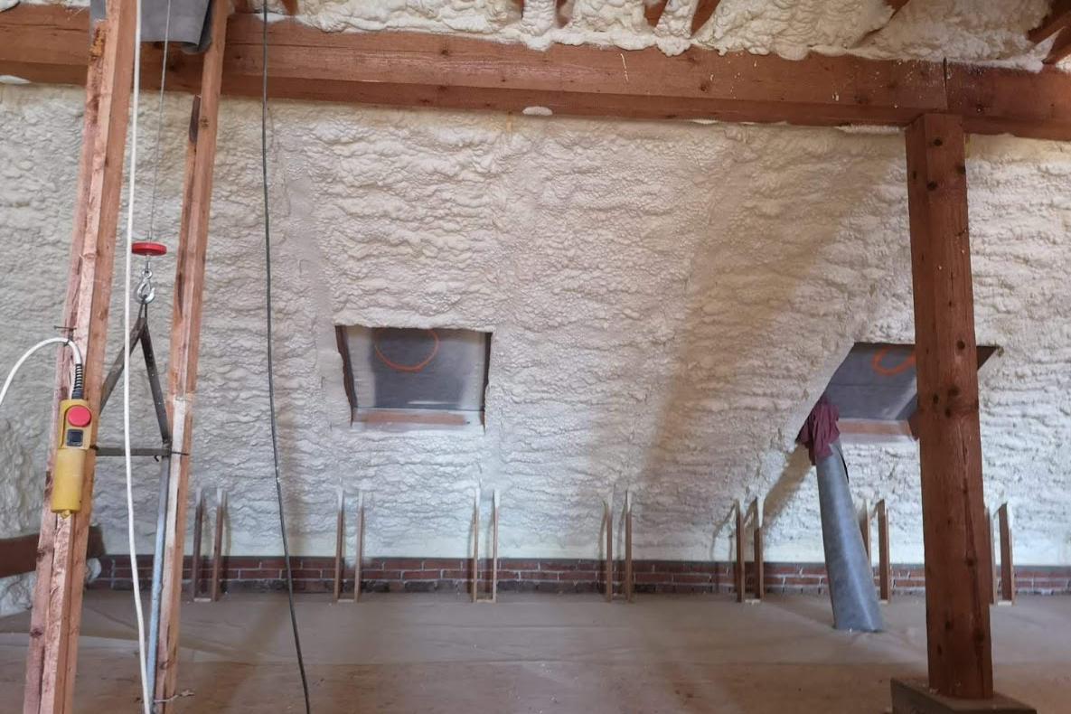 Foukaná pěnová izolace - levné, kvalitní zateplení