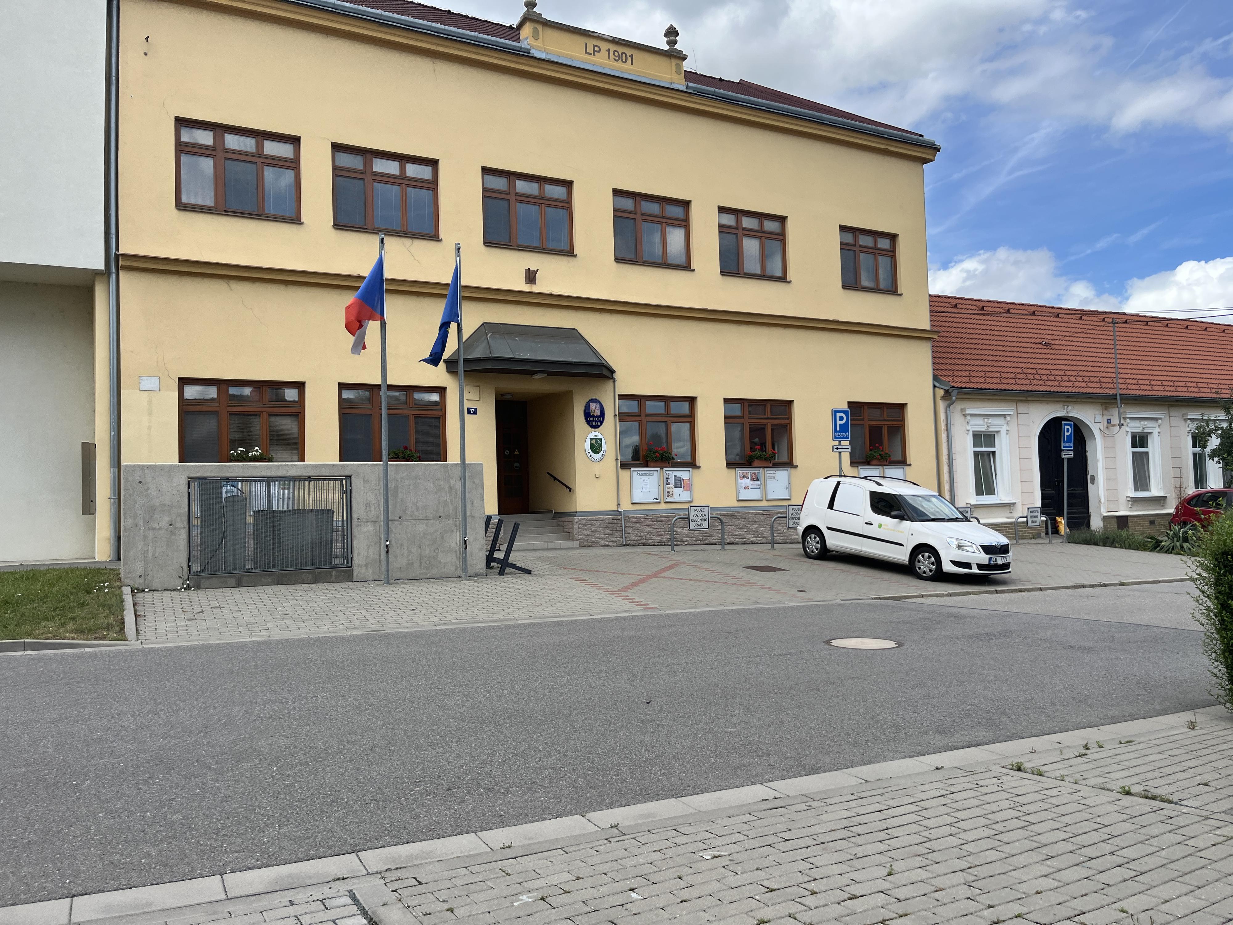 Hrušovany u Brna - obecní úřad foto 2