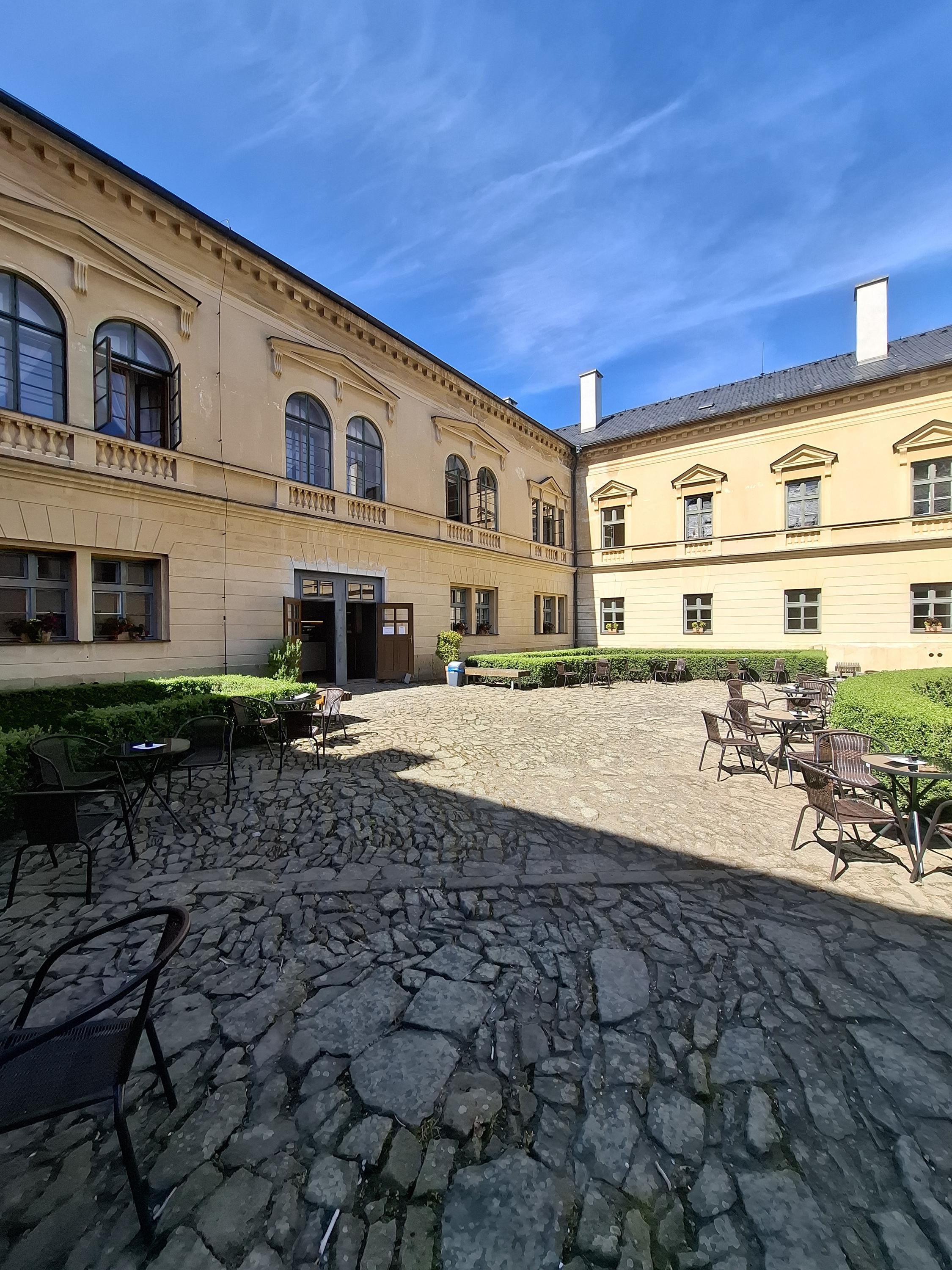 Zámecká kavárna U Radlaufa a Amaleyi