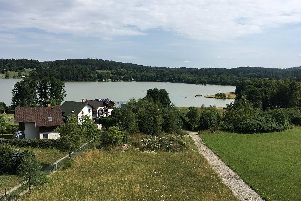 Hned u rybníka Hnačov