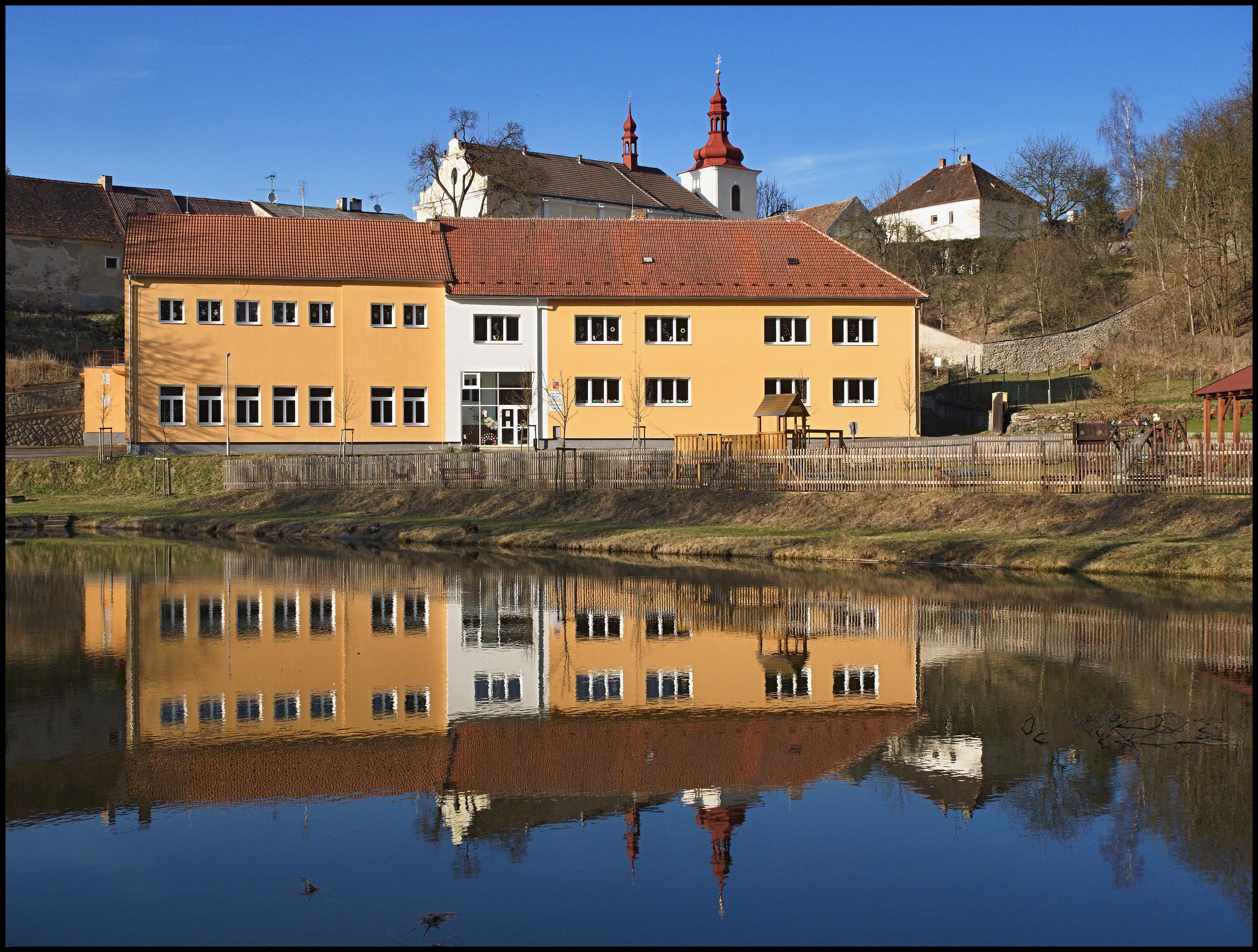 ZŠ Josefa Suka a MŠ Křečovice