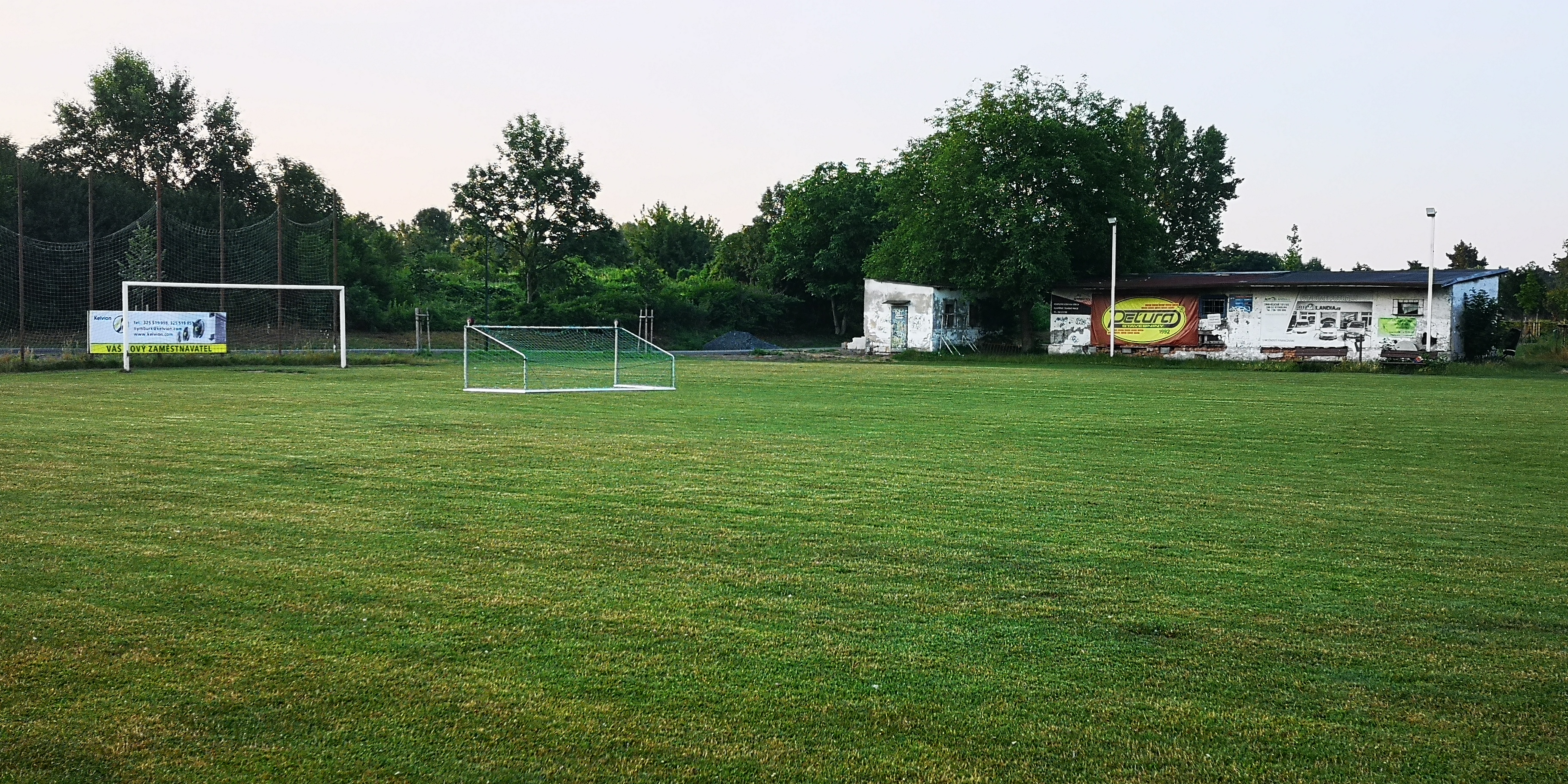 Fotbalové hřiště Drahelice foto 2