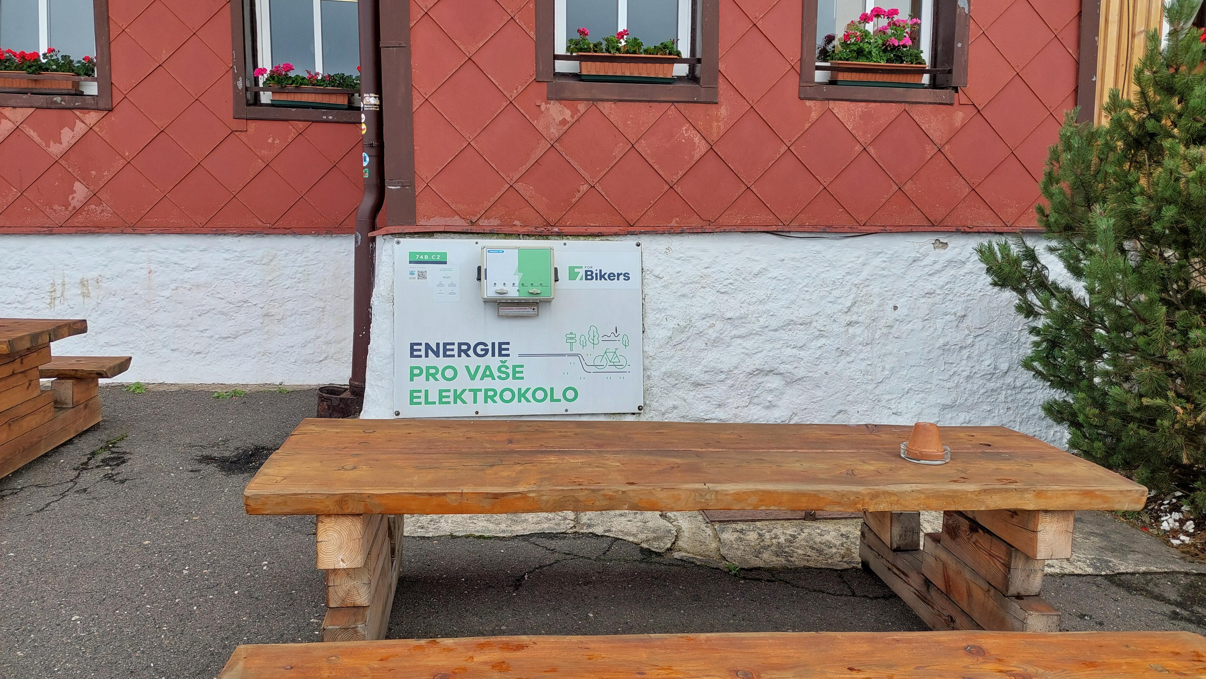 Nabíjecí stanice Restaurace Komáří Vížka foto 4