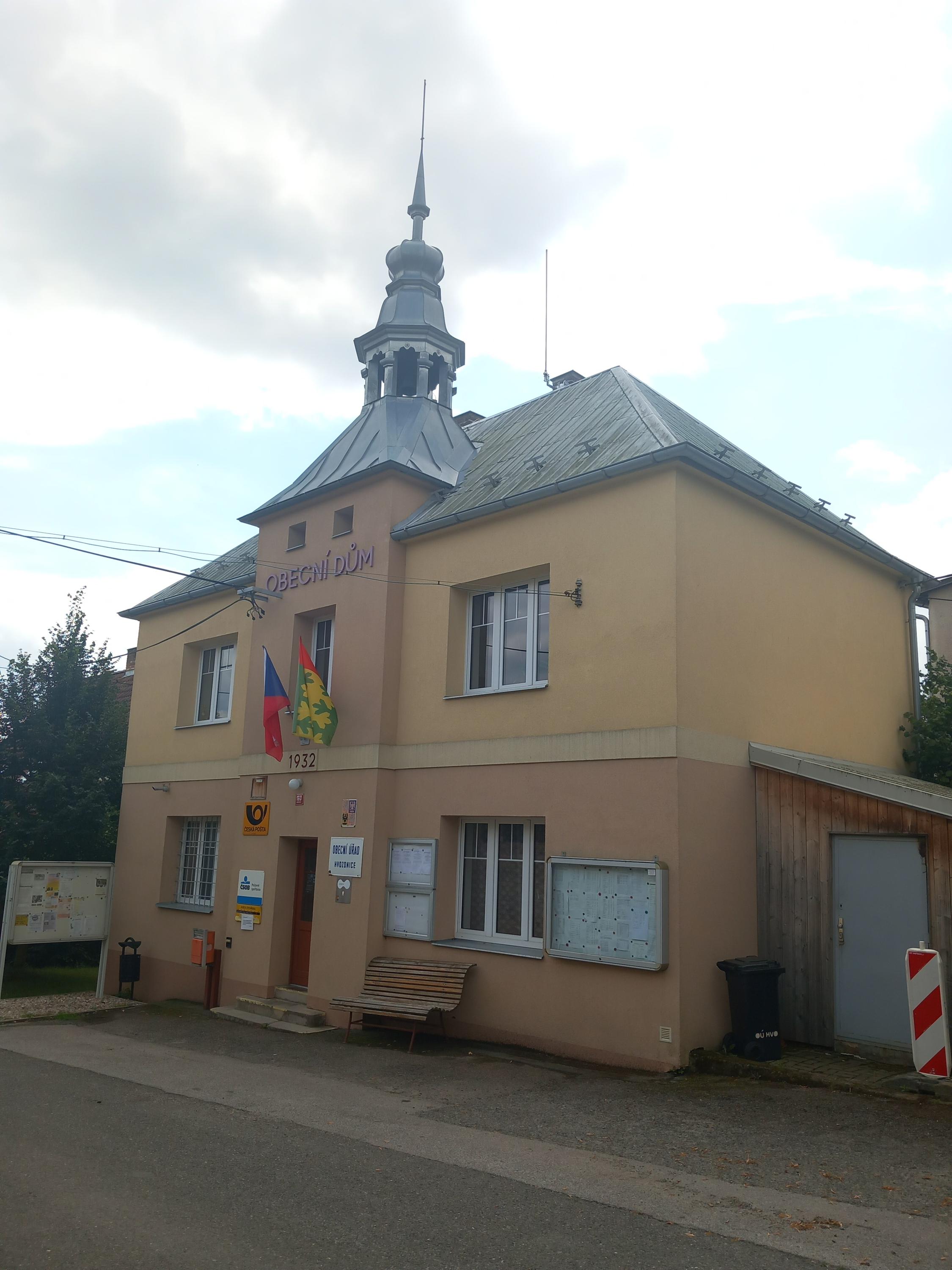 Hvozdnice - obecní úřad foto 2