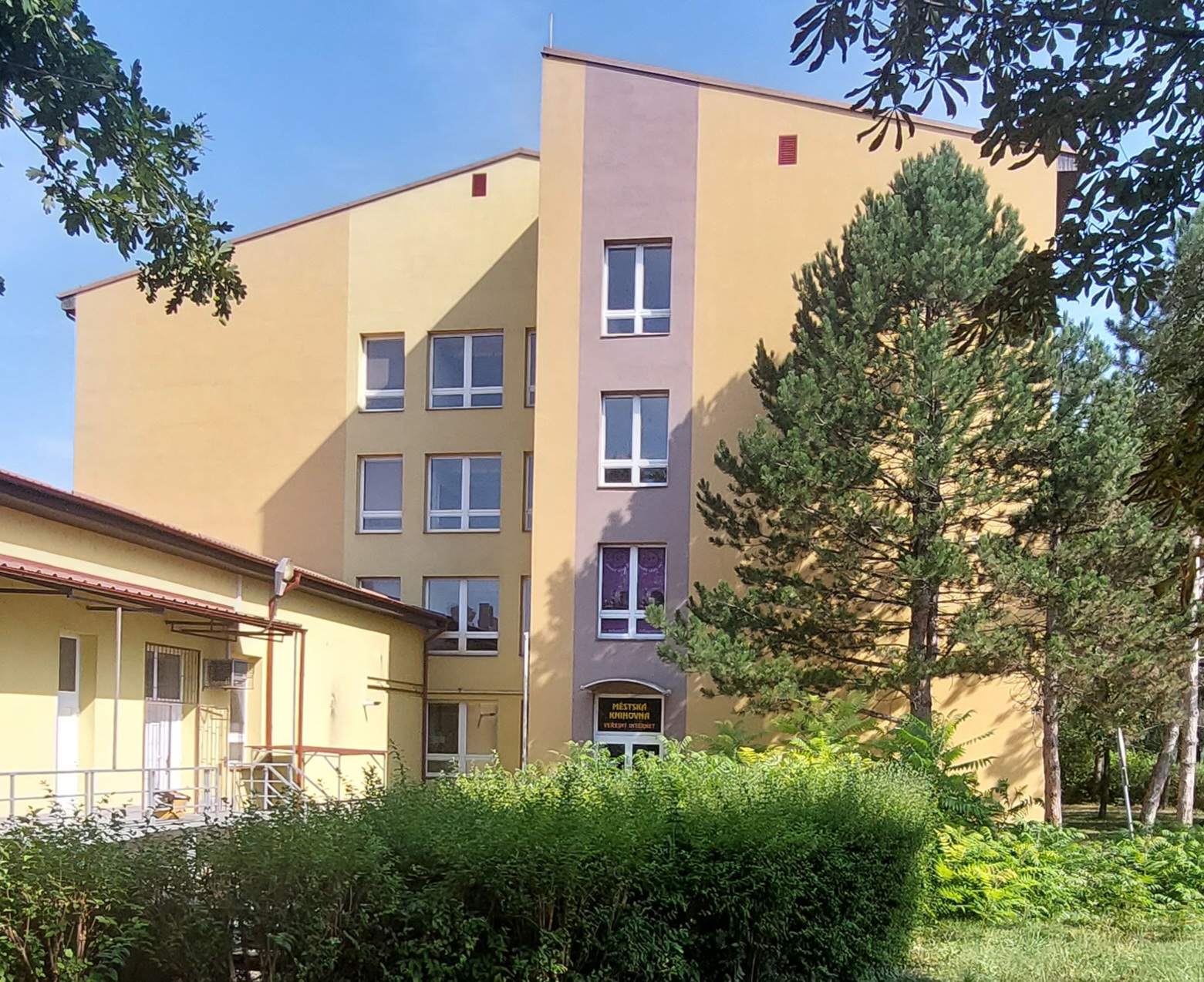 Městská knihovna Velké Bílovice foto 5