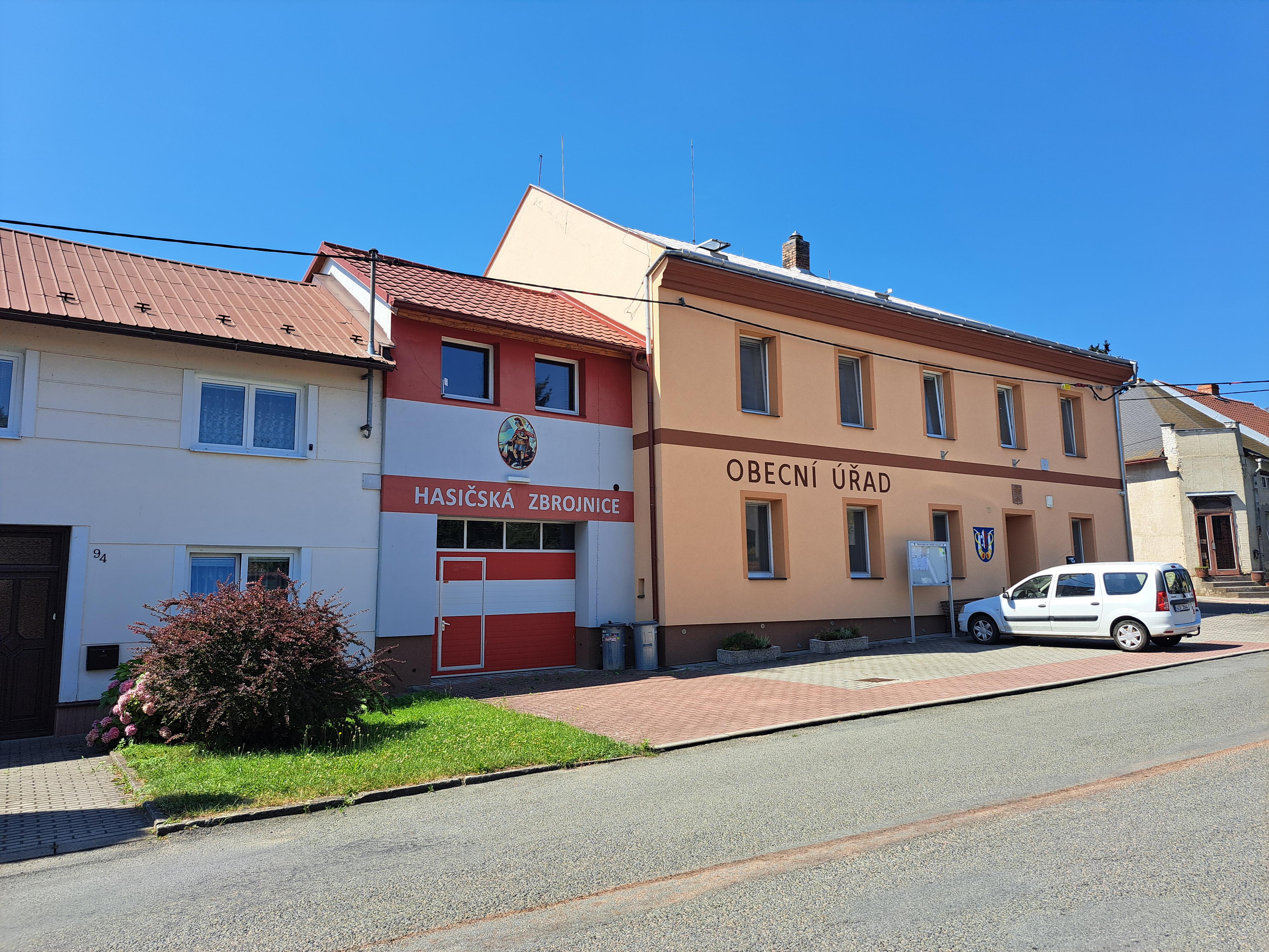 Troubky - Zdislavice - obecní úřad foto 3