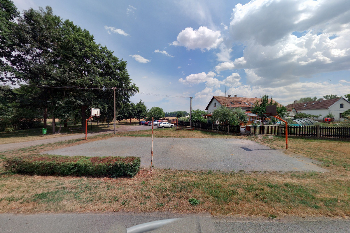 Hřiště U Rybníka