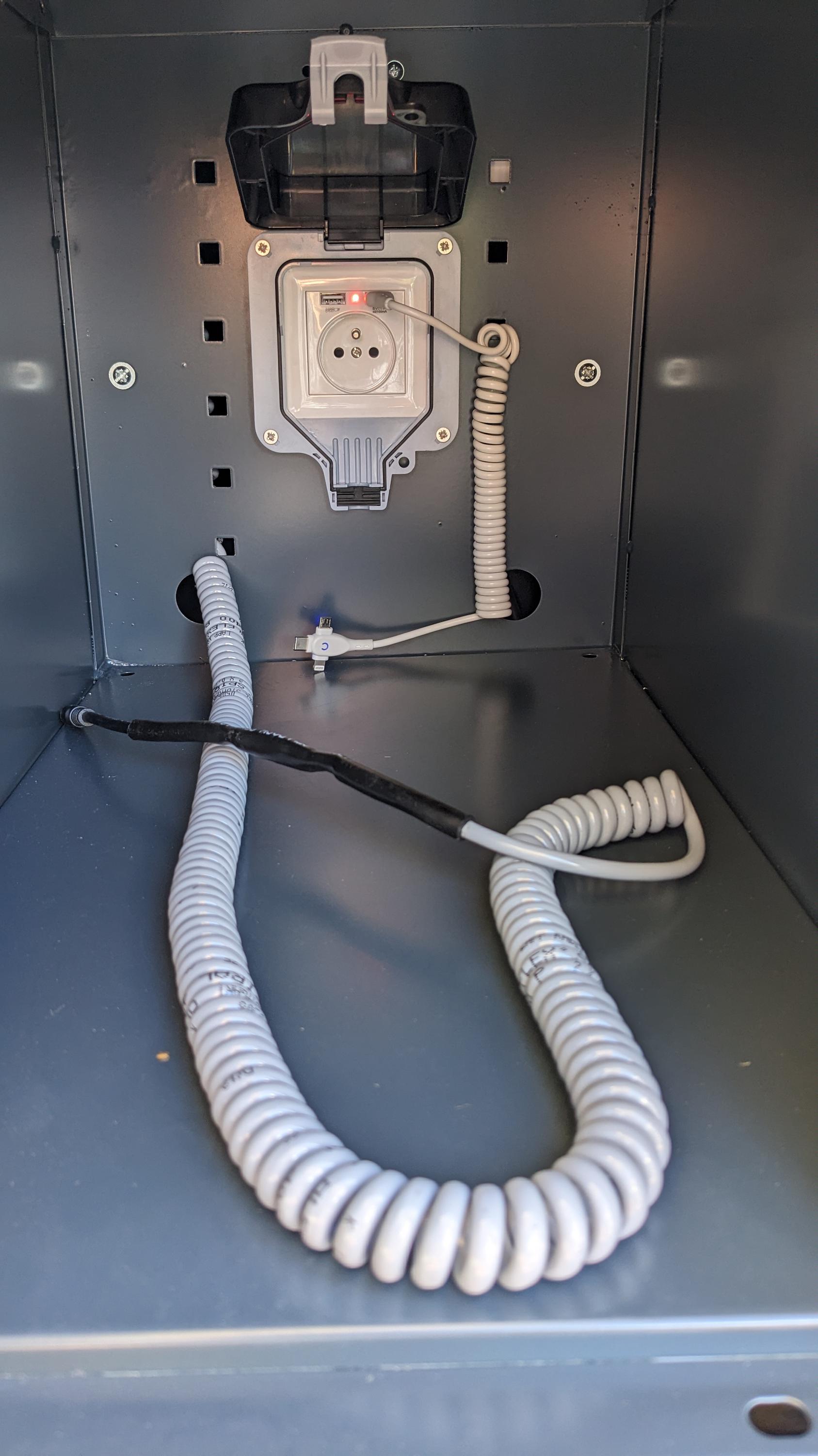 Nabíjecí stanice pro elektrokola a mobilní zařízení foto 6