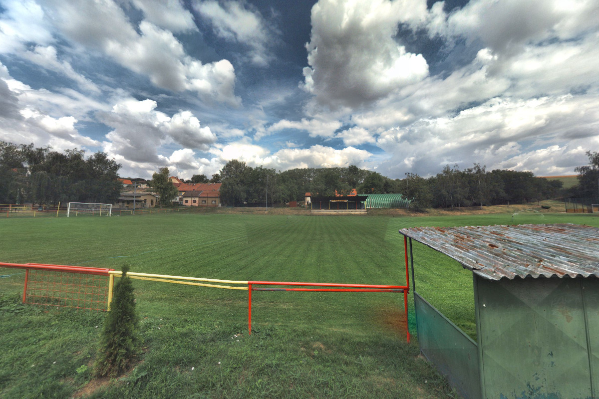 Fotbalové hřiště TJ Sokol Holubice