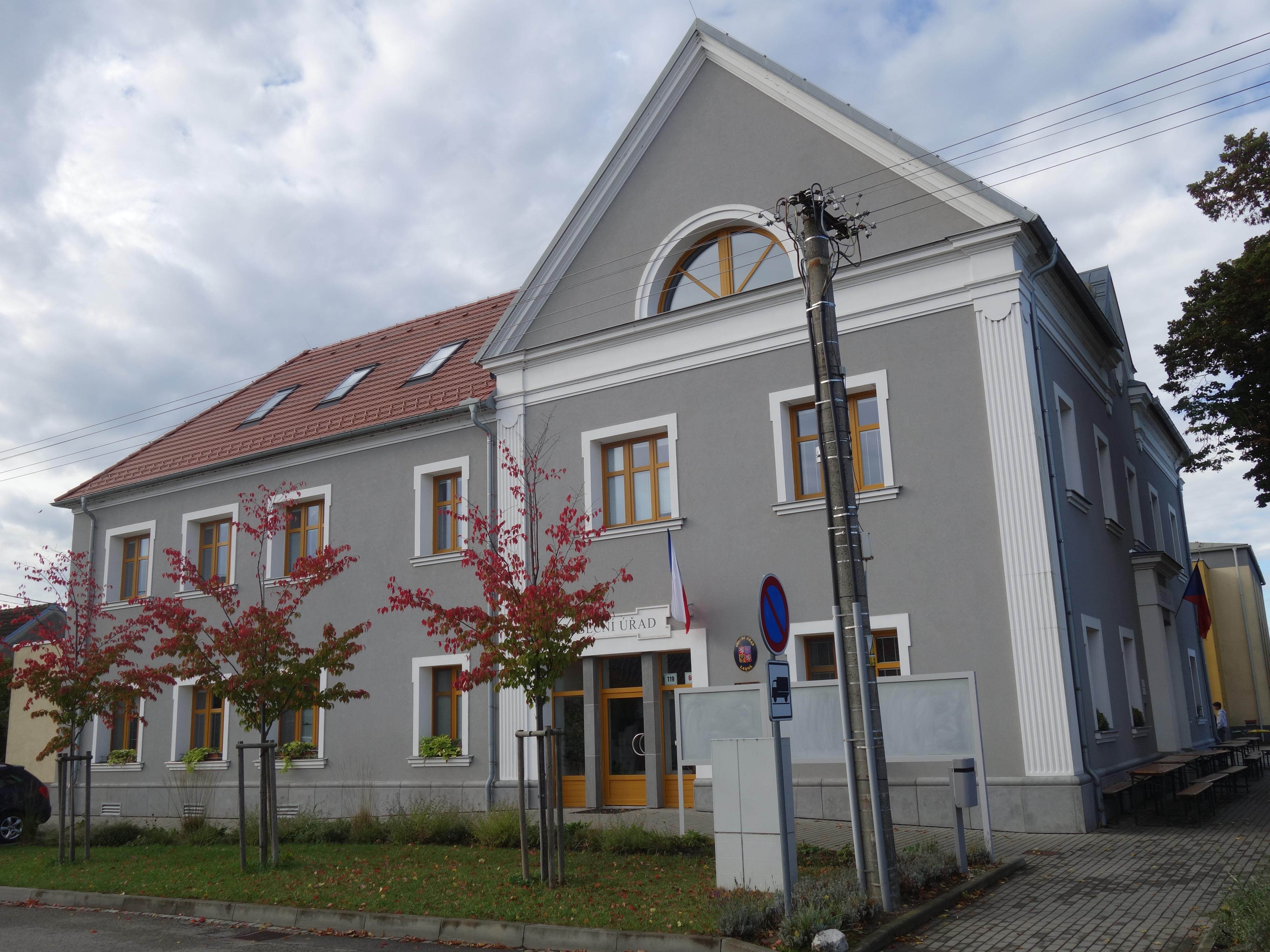 Ladná - obecní úřad foto 3