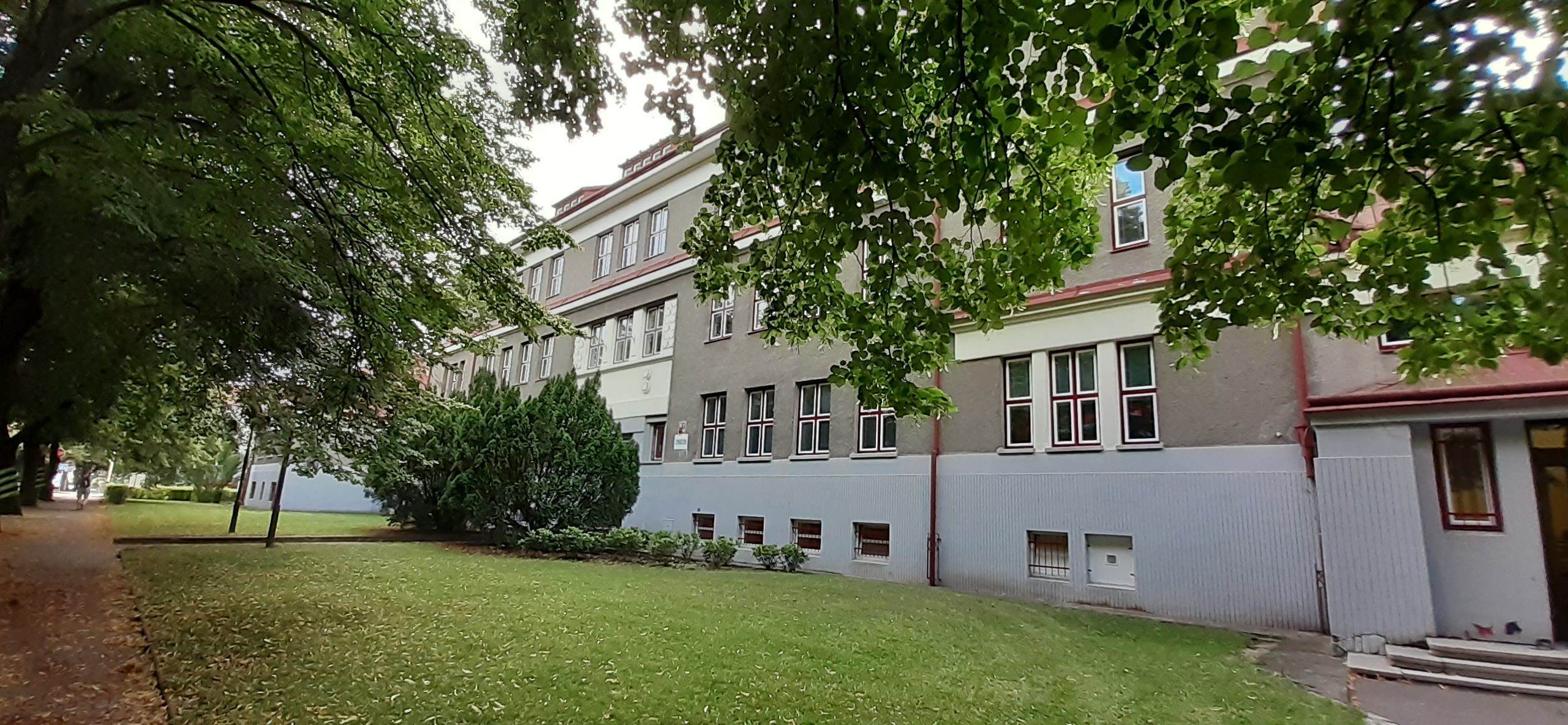 Gymnázium Josefa Kainara, Hlučín, p.o. foto 2