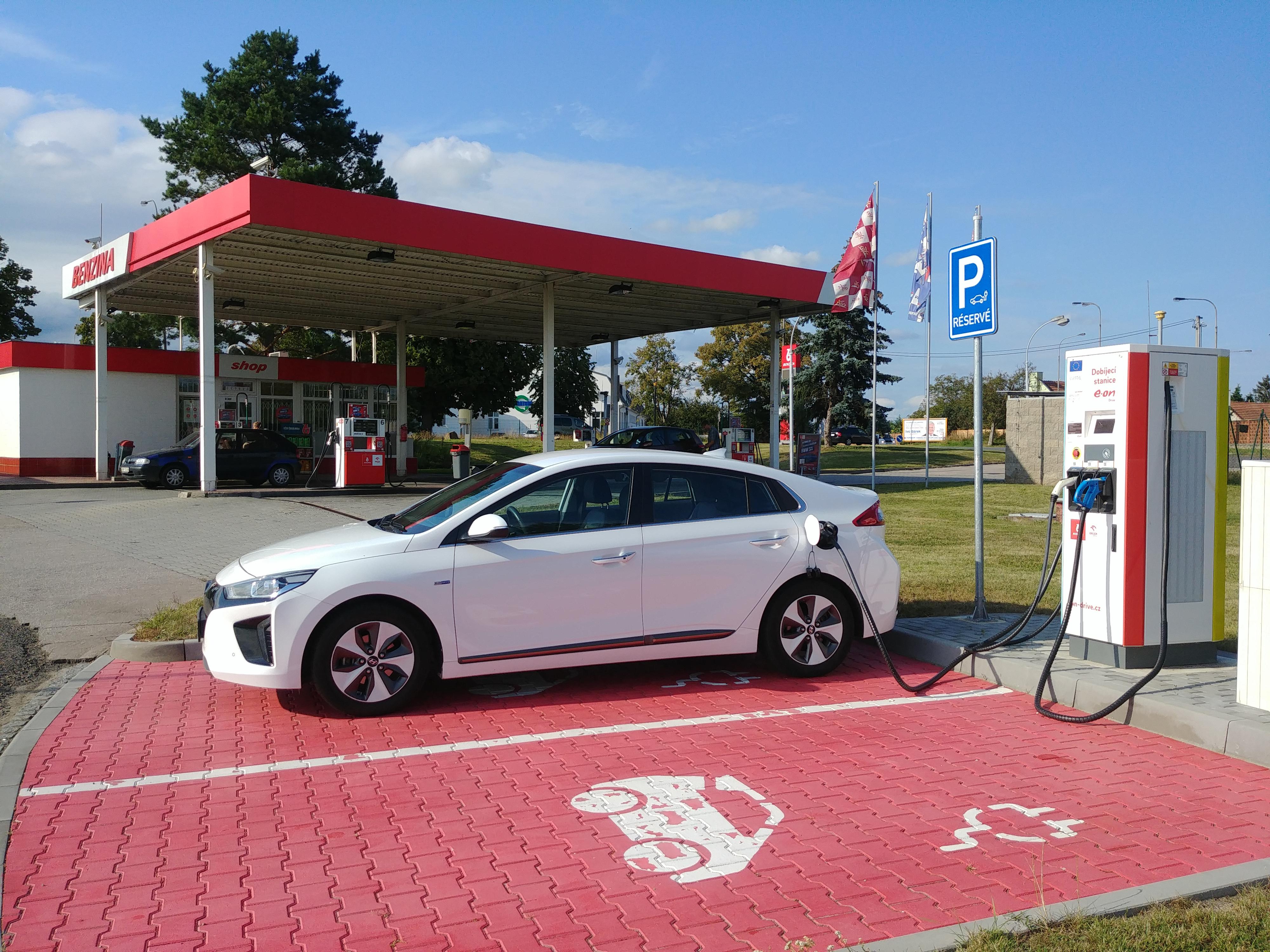 Dobíjecí stanice E.ON Drive
