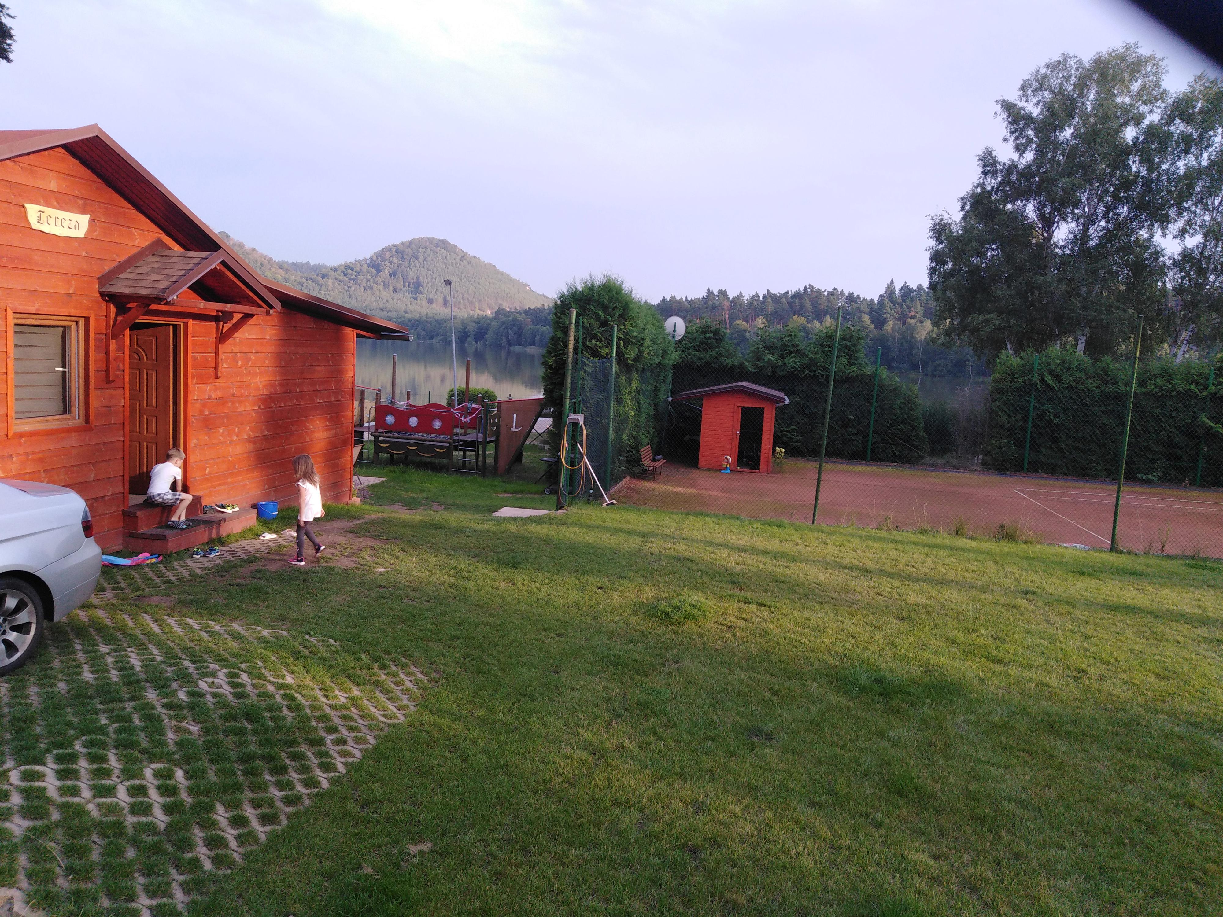 Občerstvení u tenisového kurtu foto 2