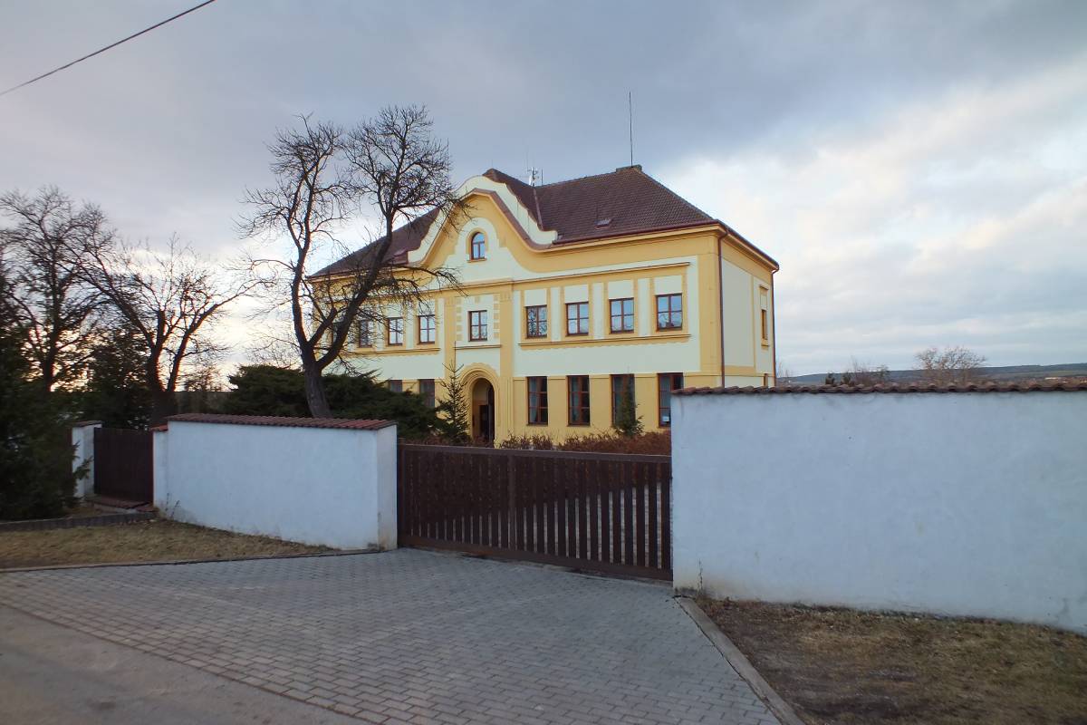Hlavenec - obecní úřad foto 2