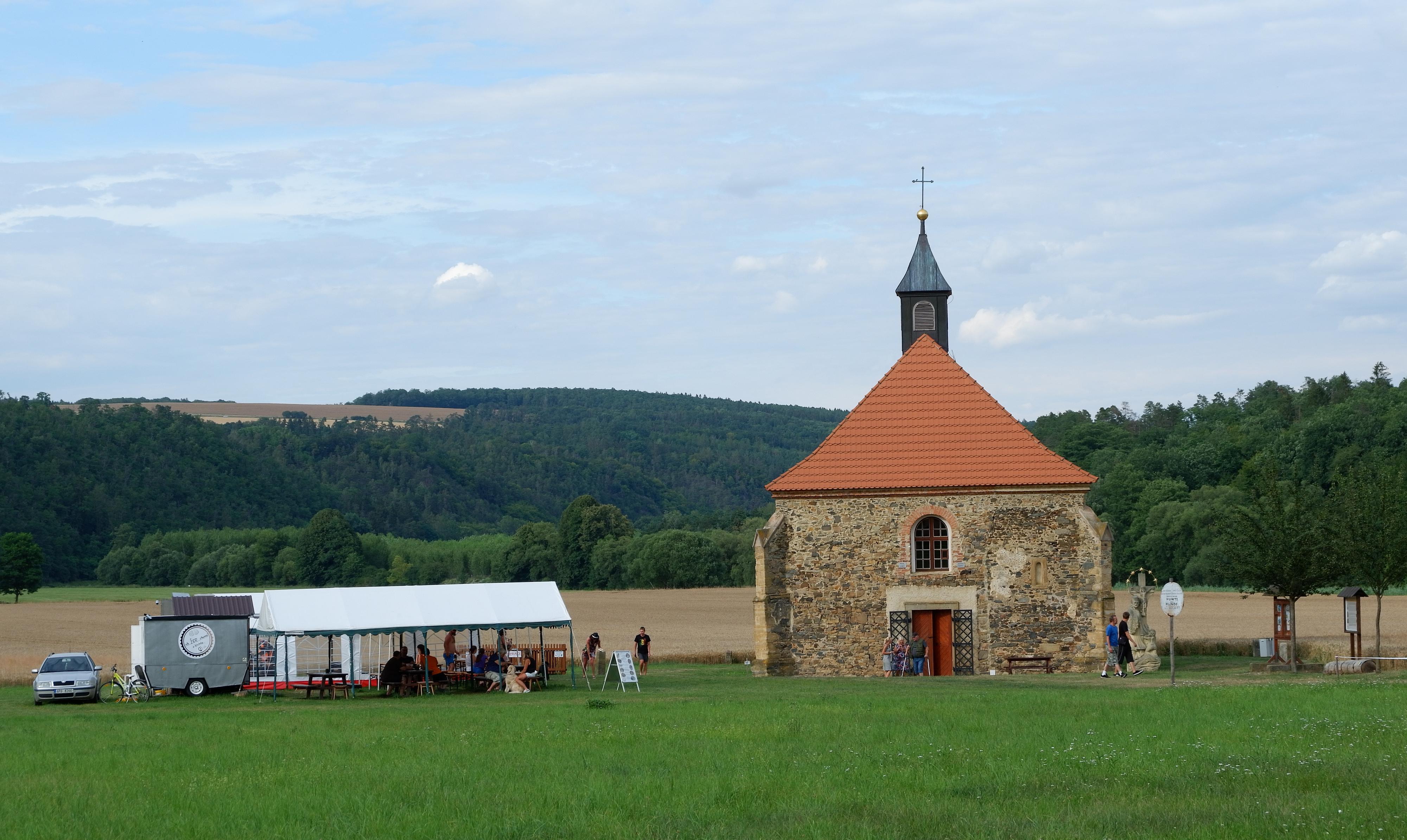 Obžerstvení u kostela