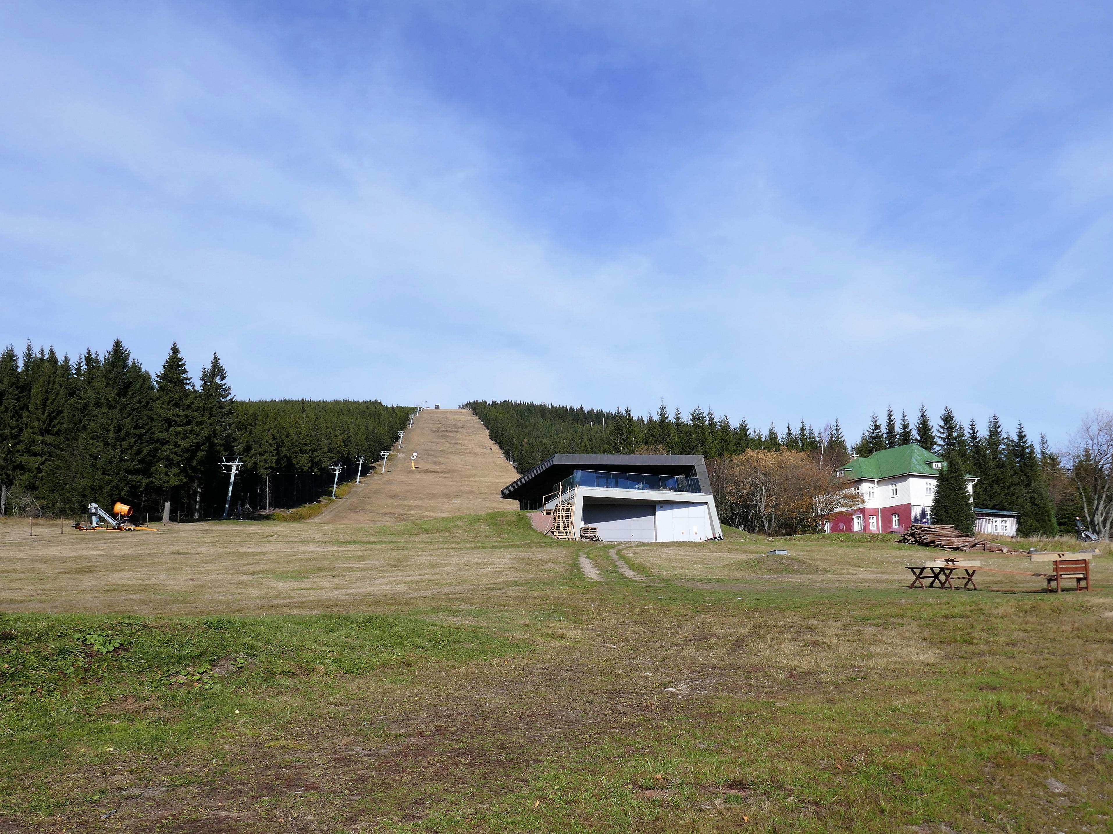 Restaurace SKiMU House foto 6