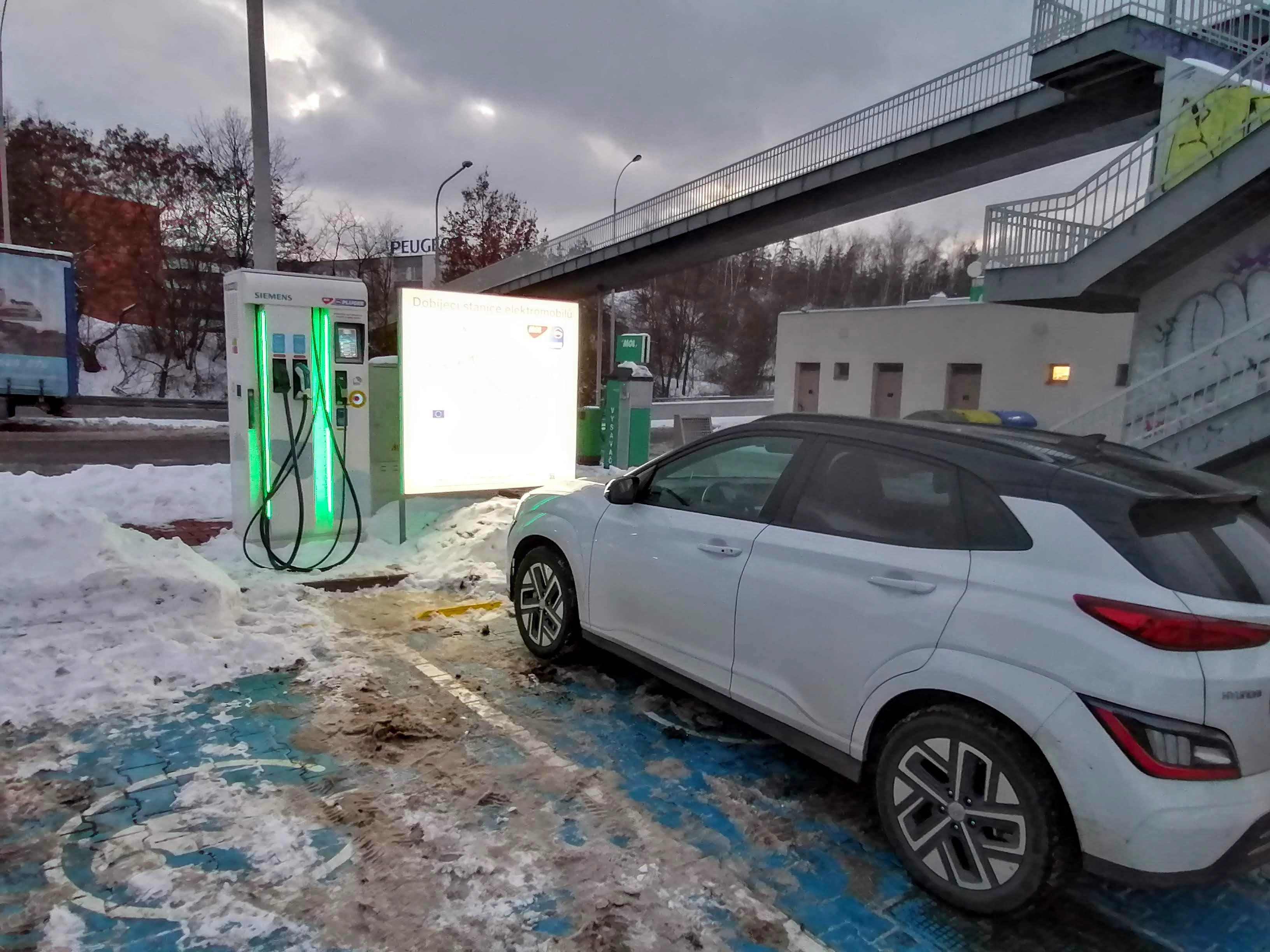 MOL - Nabíjecí stanice