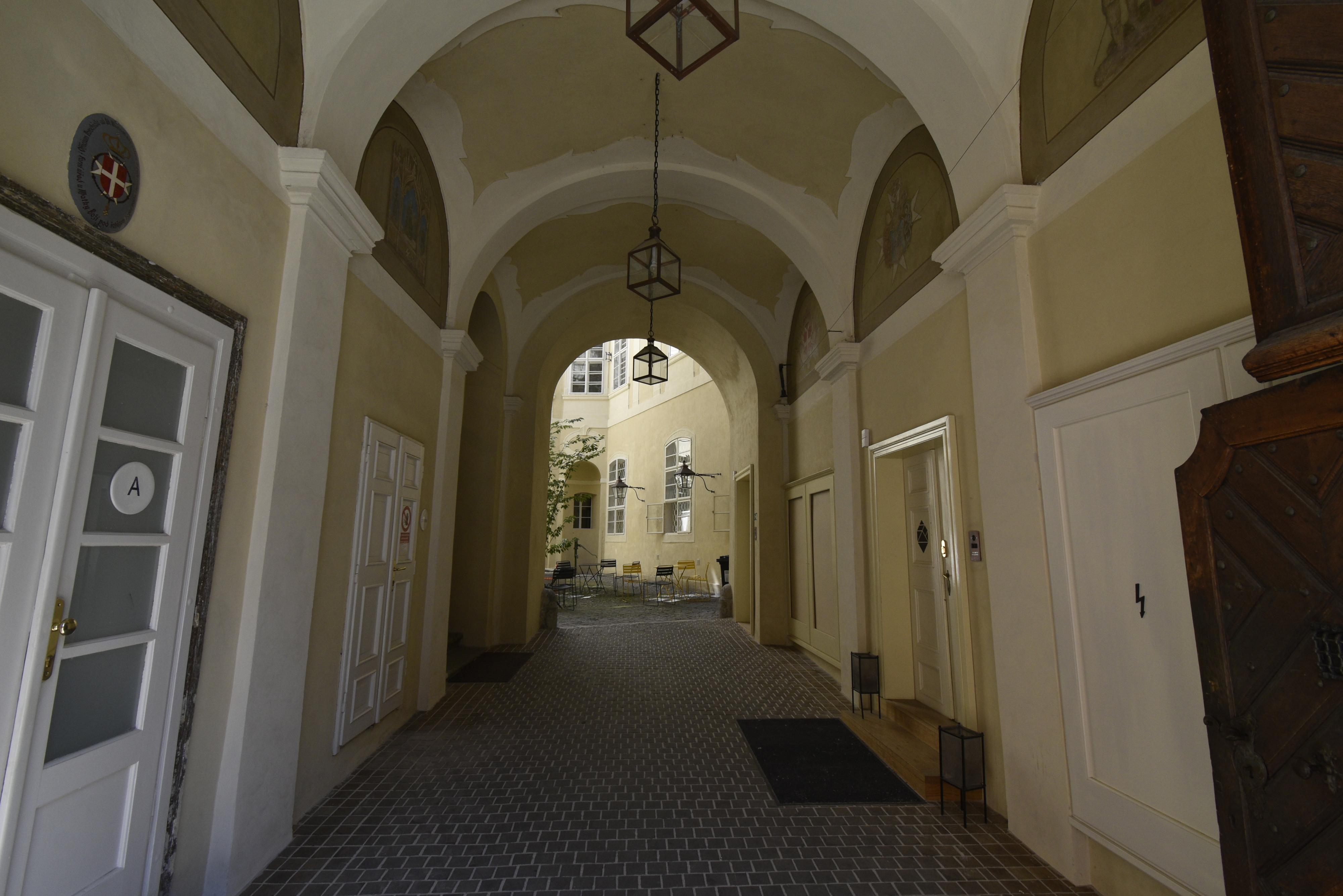 Fine Antiques Prague foto 3