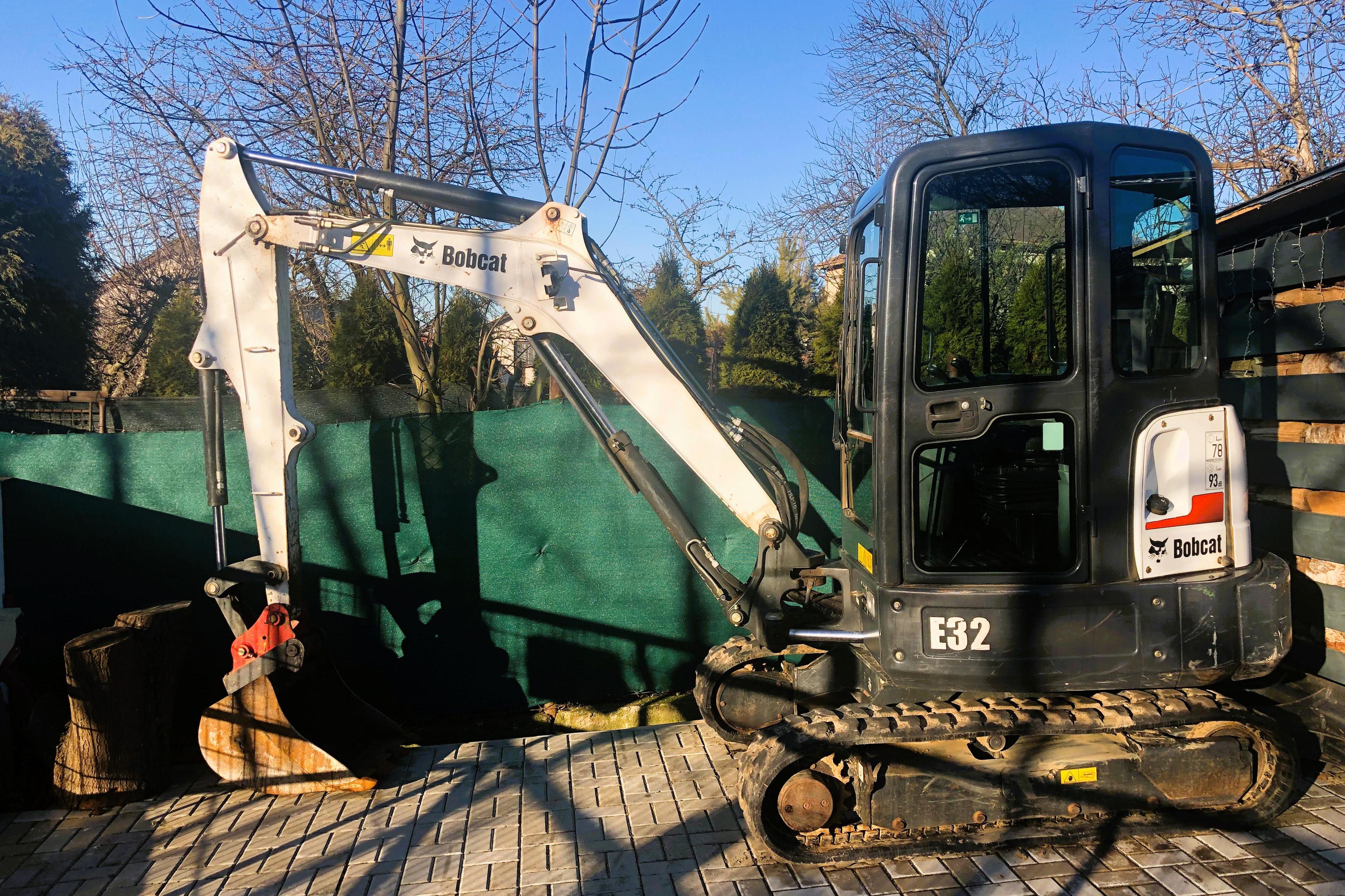 Zemní a výkopové práce - 1. VINOHRADSKÁ ENERGETICKÁ, s.r.o. foto 2