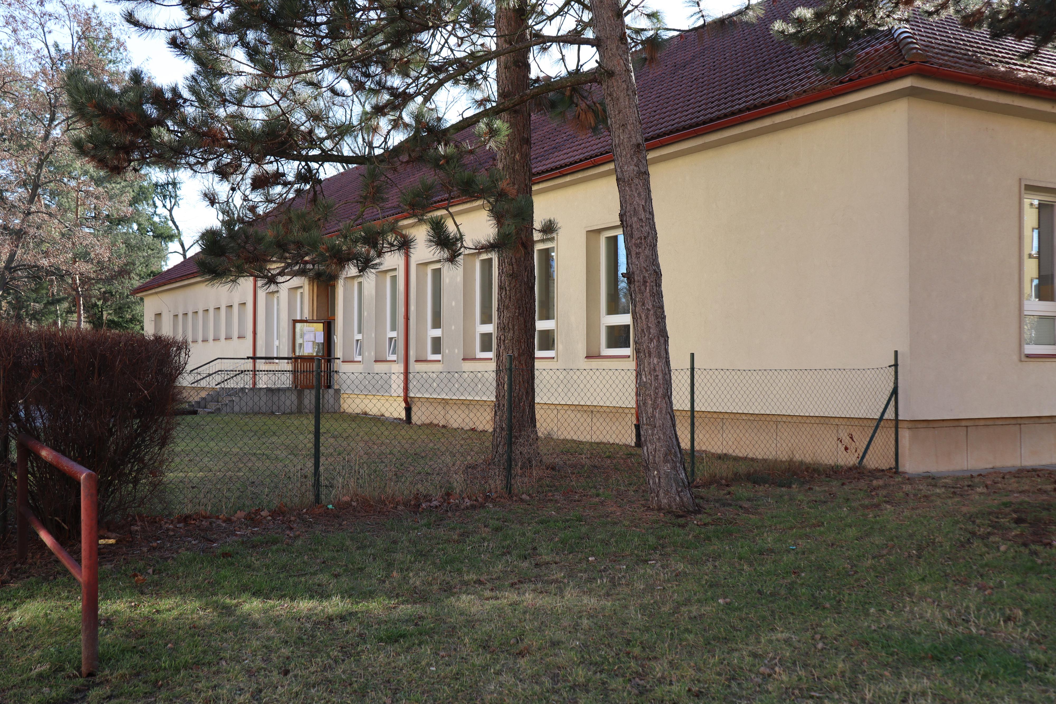 MŠ Pardubice, Benešovo náměstí foto 2