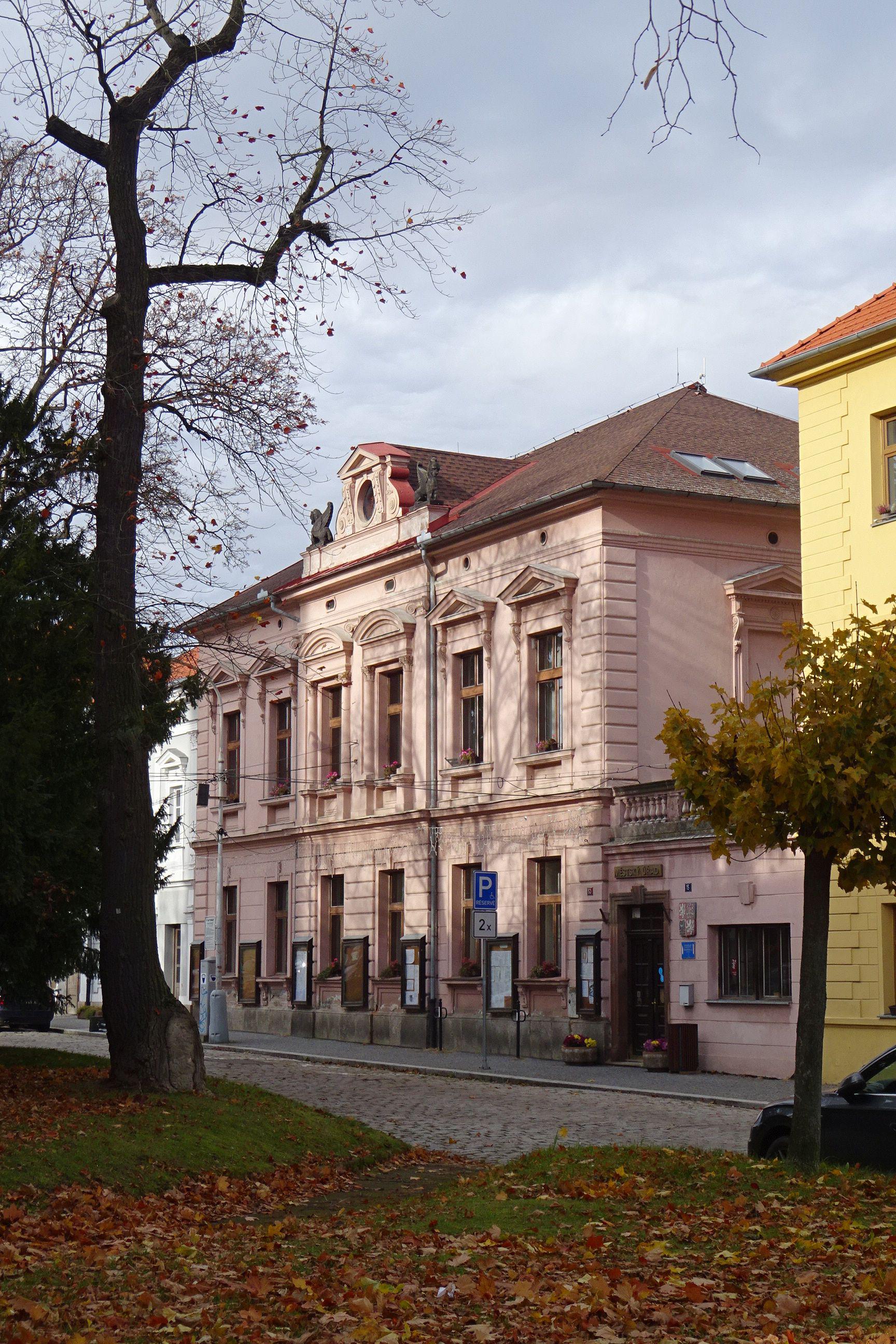 Kostelec nad Černými lesy - městský úřad foto 2