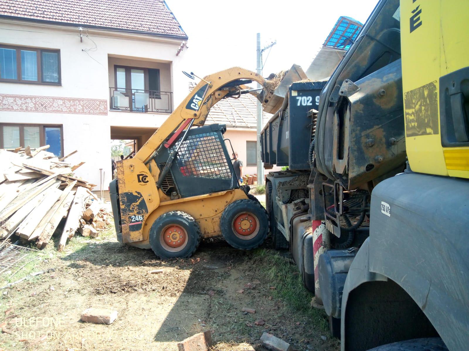 Autodoprava a zemní práce Cigánek foto 2