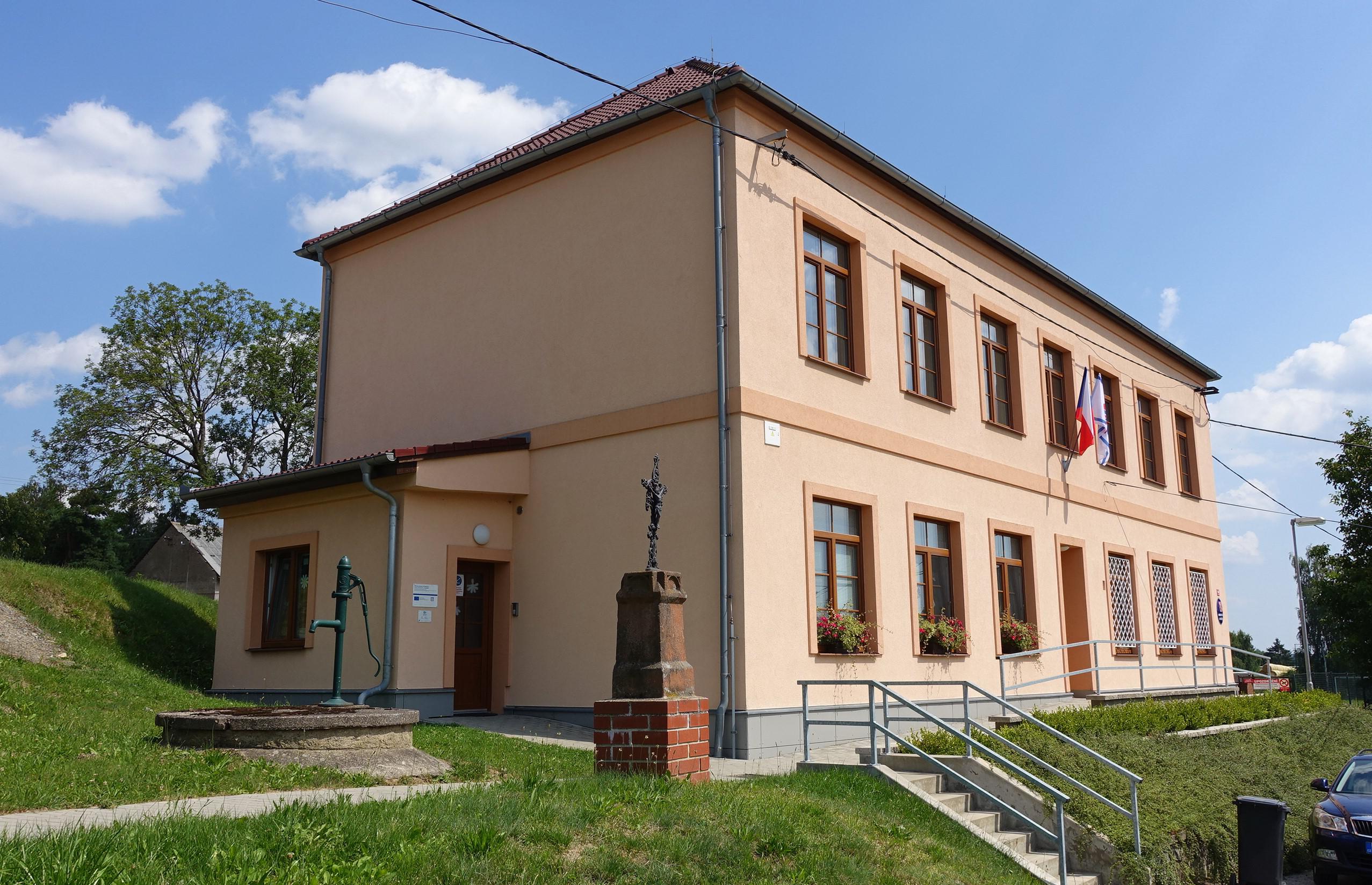 Ostředek - obecní úřad foto 2