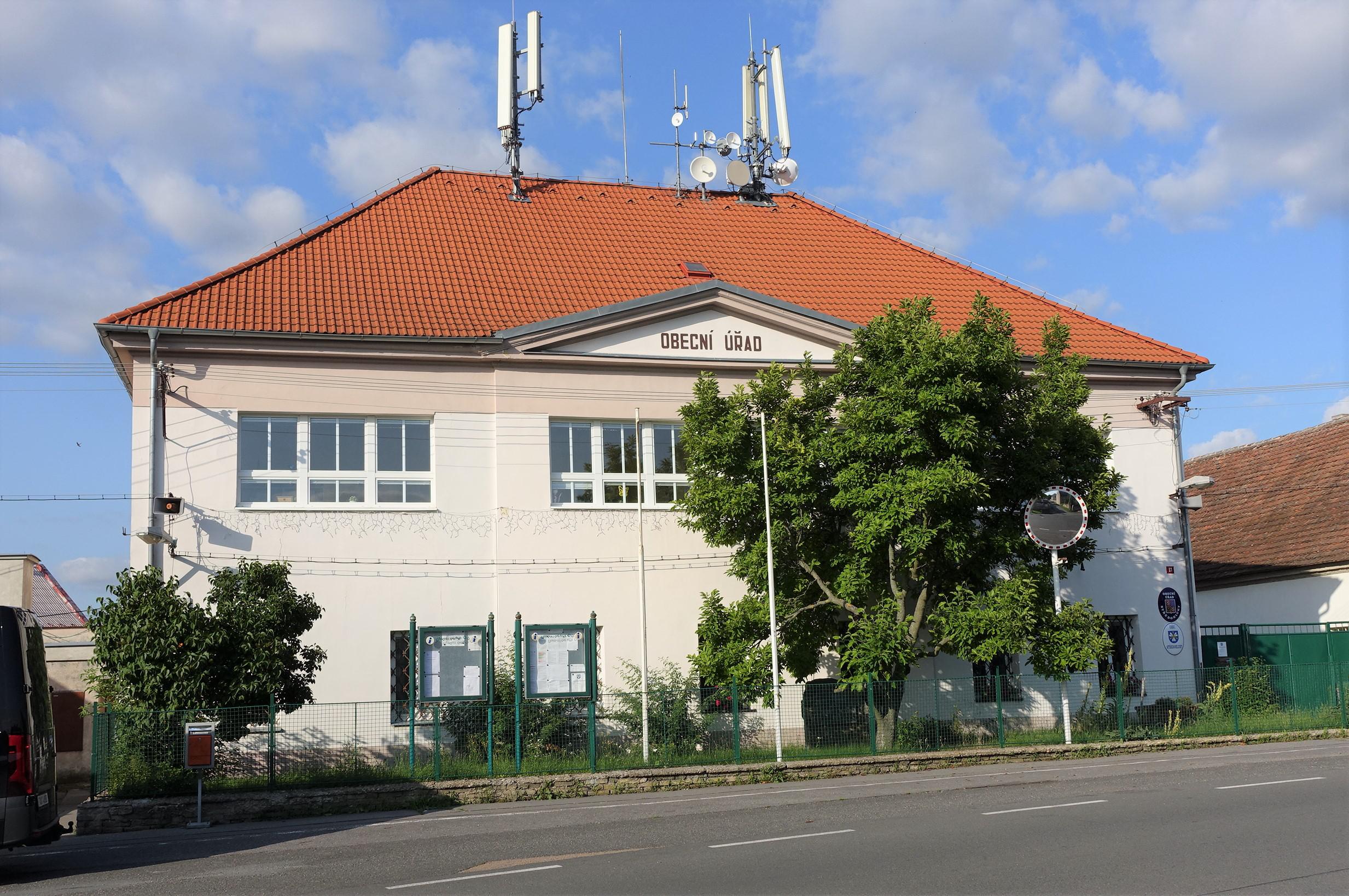 Středokluky - obecní úřad foto 3