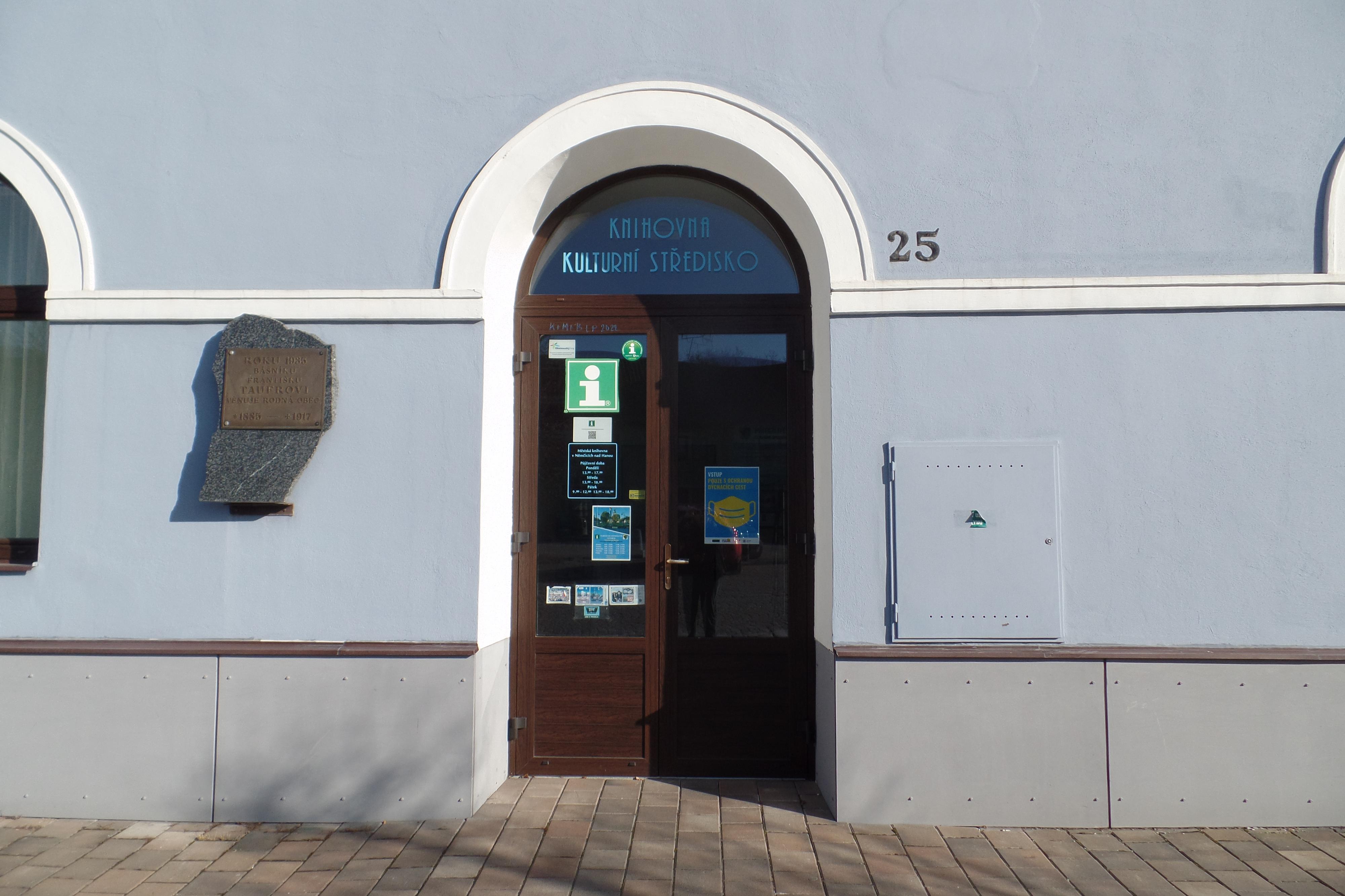 Městská knihovna Němčice nad Hanou foto 2