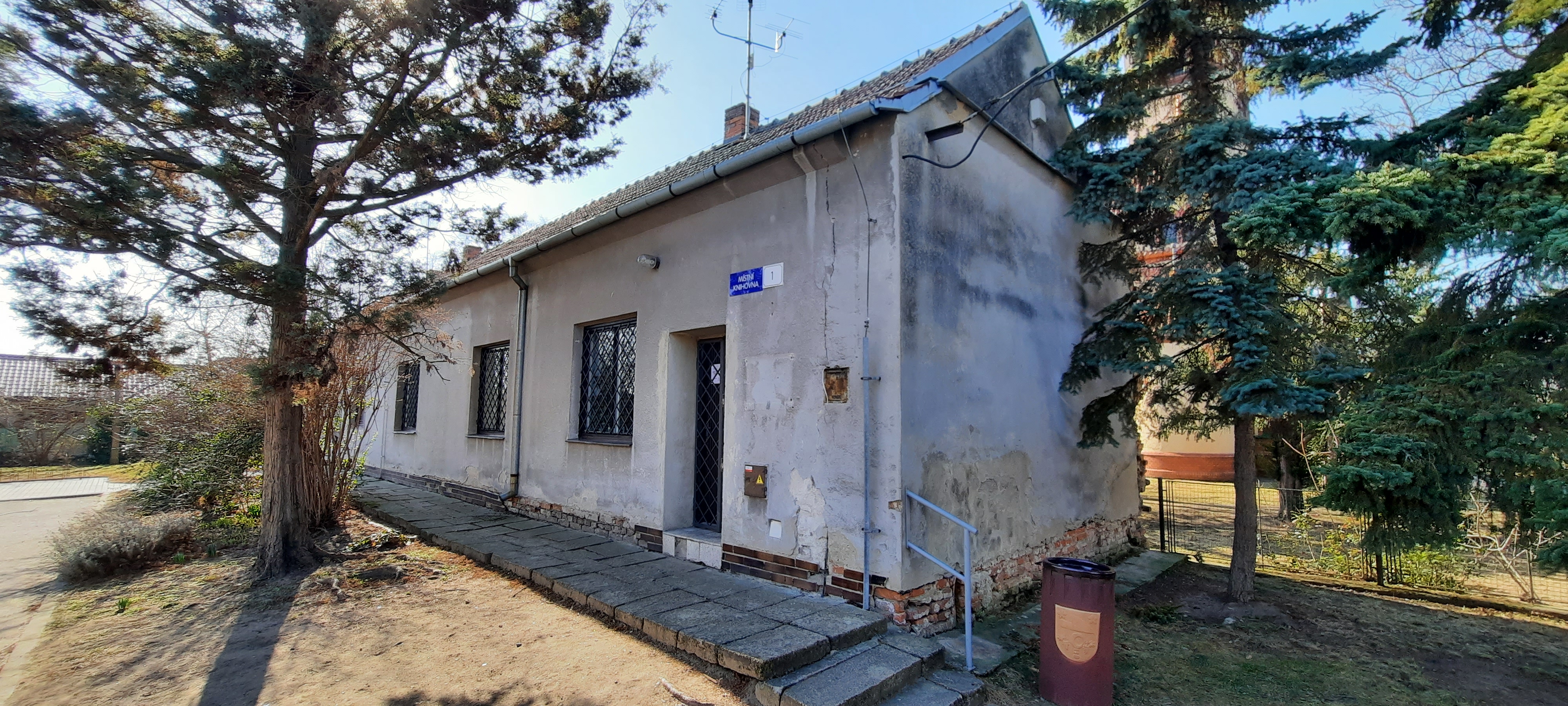 Místní knihovna Ladná foto 2